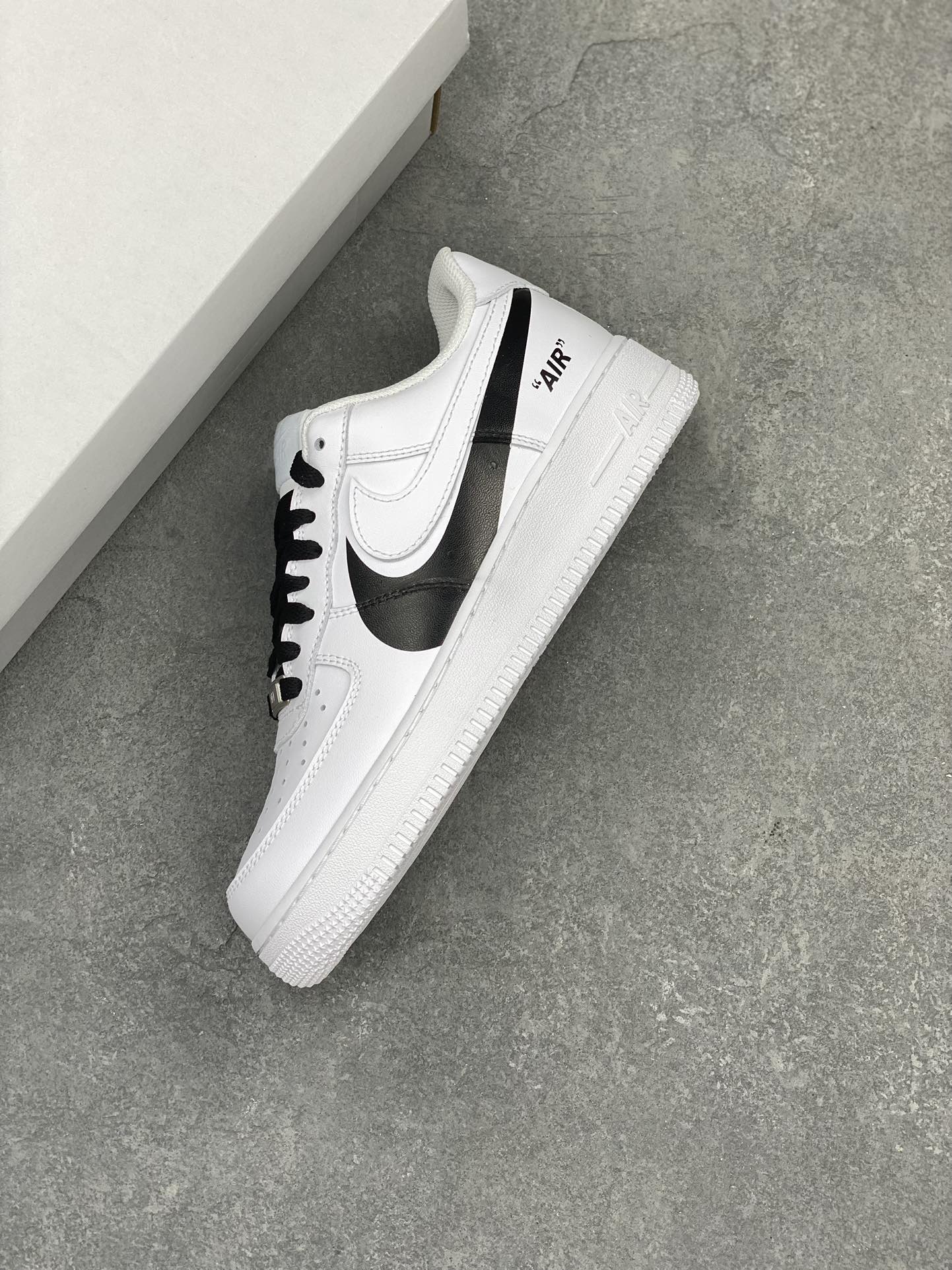 Nike Air Force 1 Low '07 Black/White: Iconic Style with Premium Comfort 8 i1712436328 3192 3
