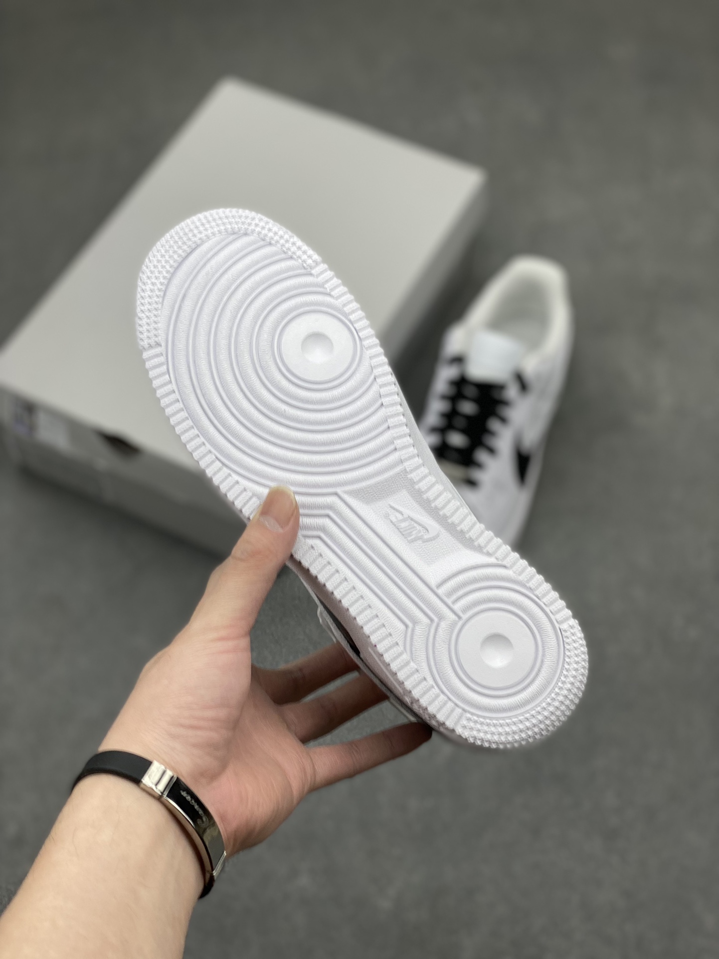 Nike Air Force 1 Low '07 Black/White: Iconic Style with Premium Comfort 7 i1712436328 5009 7