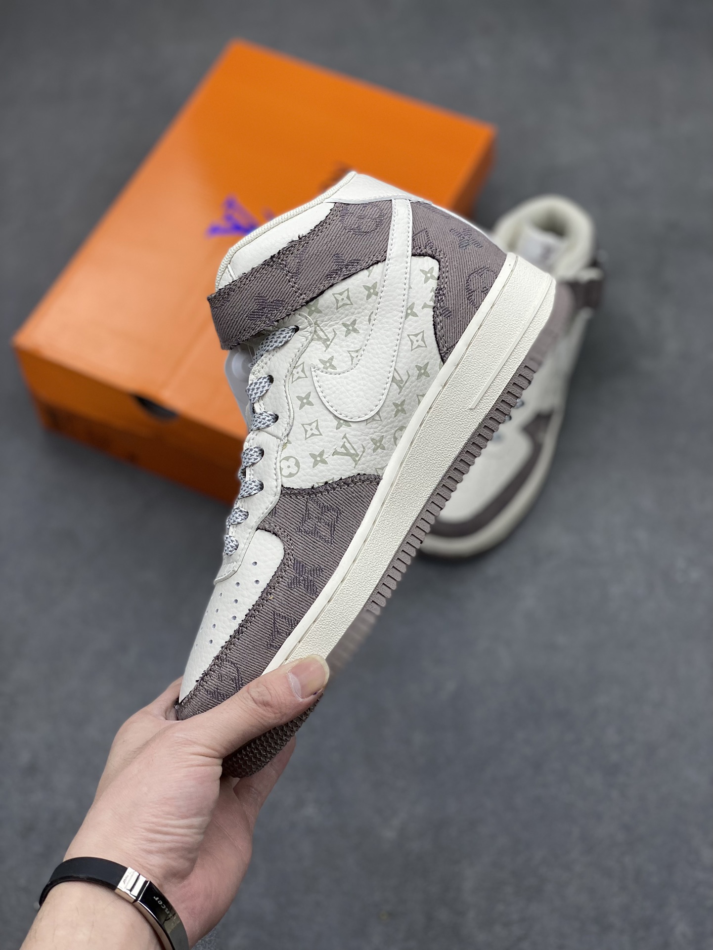 Nike Air Force 1 '07 Low Louis Vuitton Grey Denim - Limited Edition 4 i1712523227 1333 0