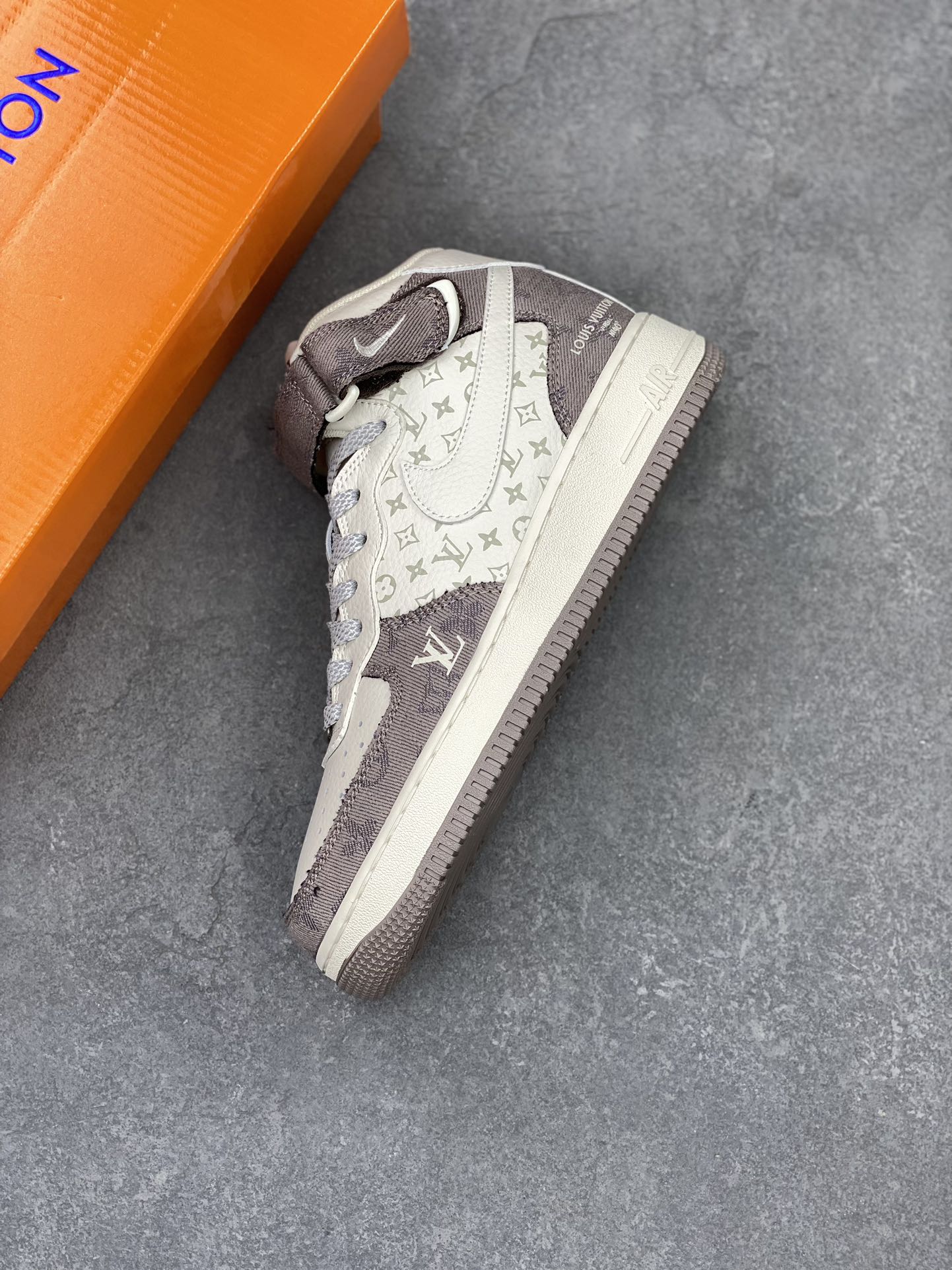 Nike Air Force 1 '07 Low Louis Vuitton Grey Denim - Limited Edition 8 i1712523227 1454 3