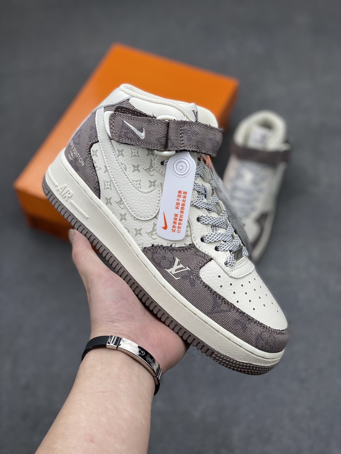 Nike Air Force 1 '07 Low Louis Vuitton Grey Denim - Limited Edition 2 i1712523227 8699 8