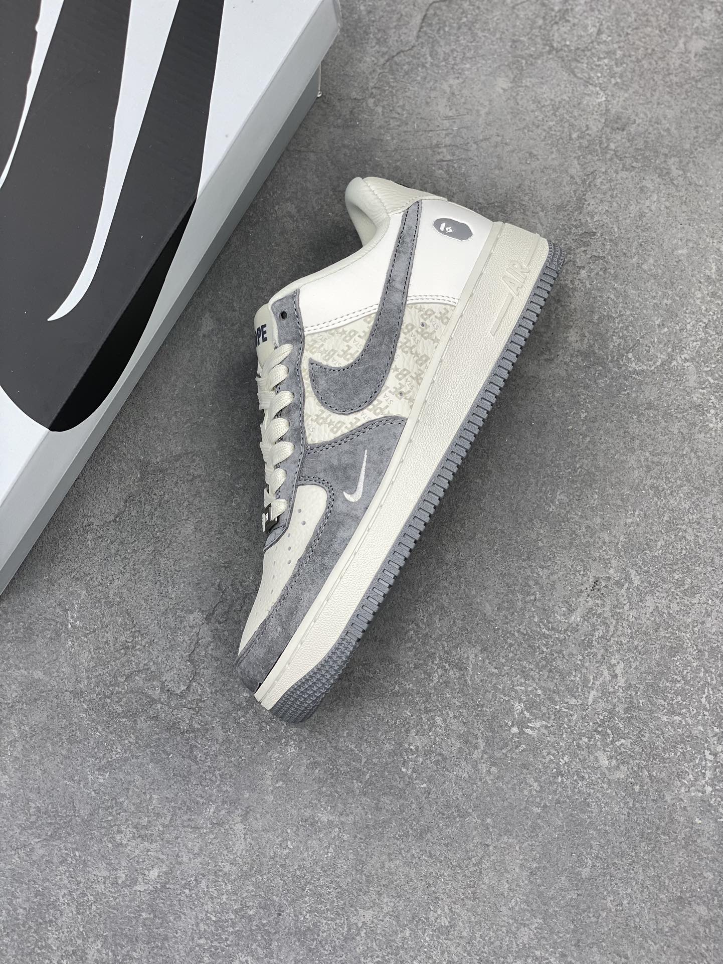 Nike Air Force 1 '07 Low BAPE Collaboration - Ivory/Grey Sneakers 8 i1712604273 8961 7