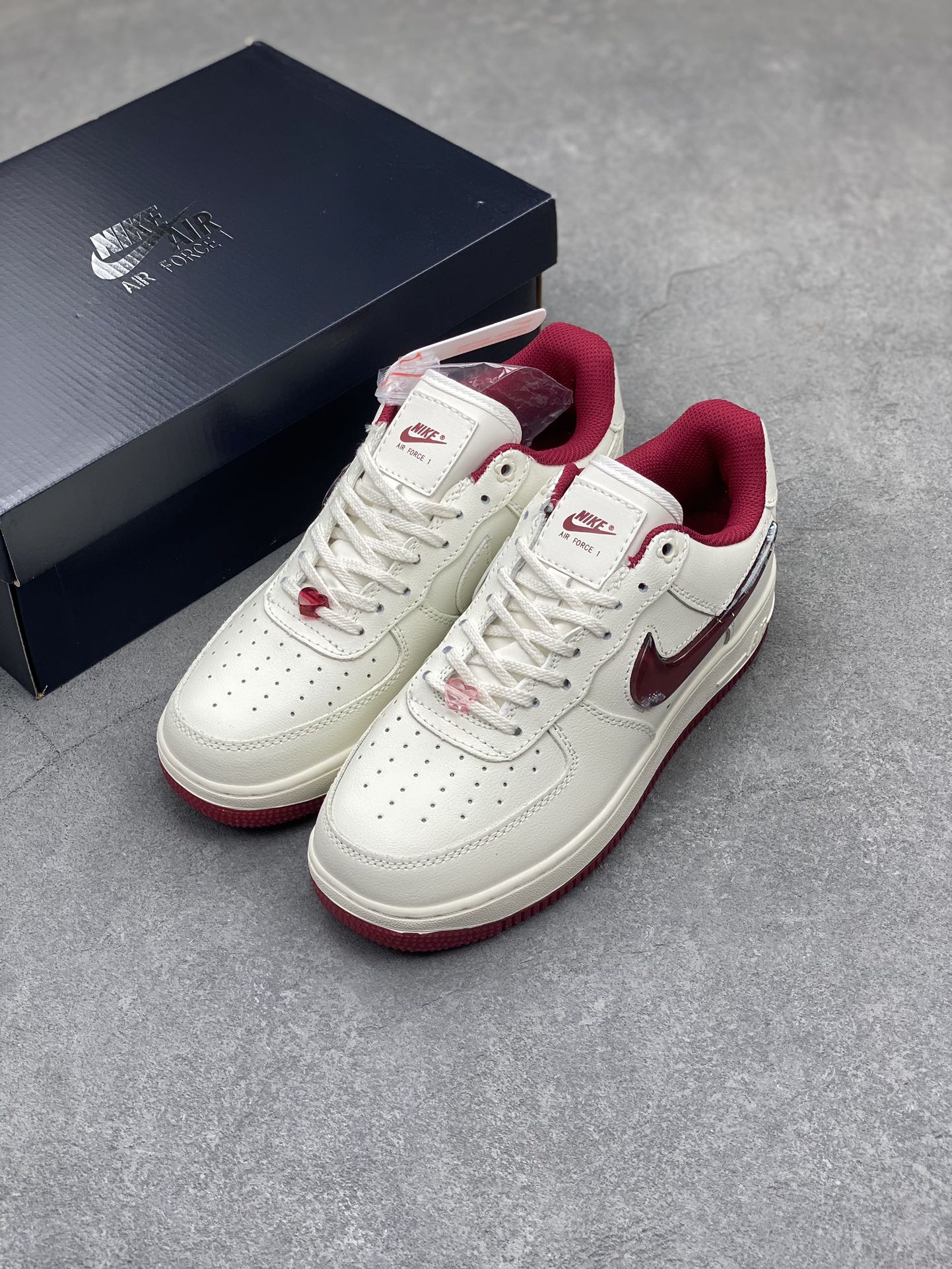 Nike Air Force 1 '07 Low Valentine's Day Edition - Style FZ5068-161 9 i1712604433 7012 7