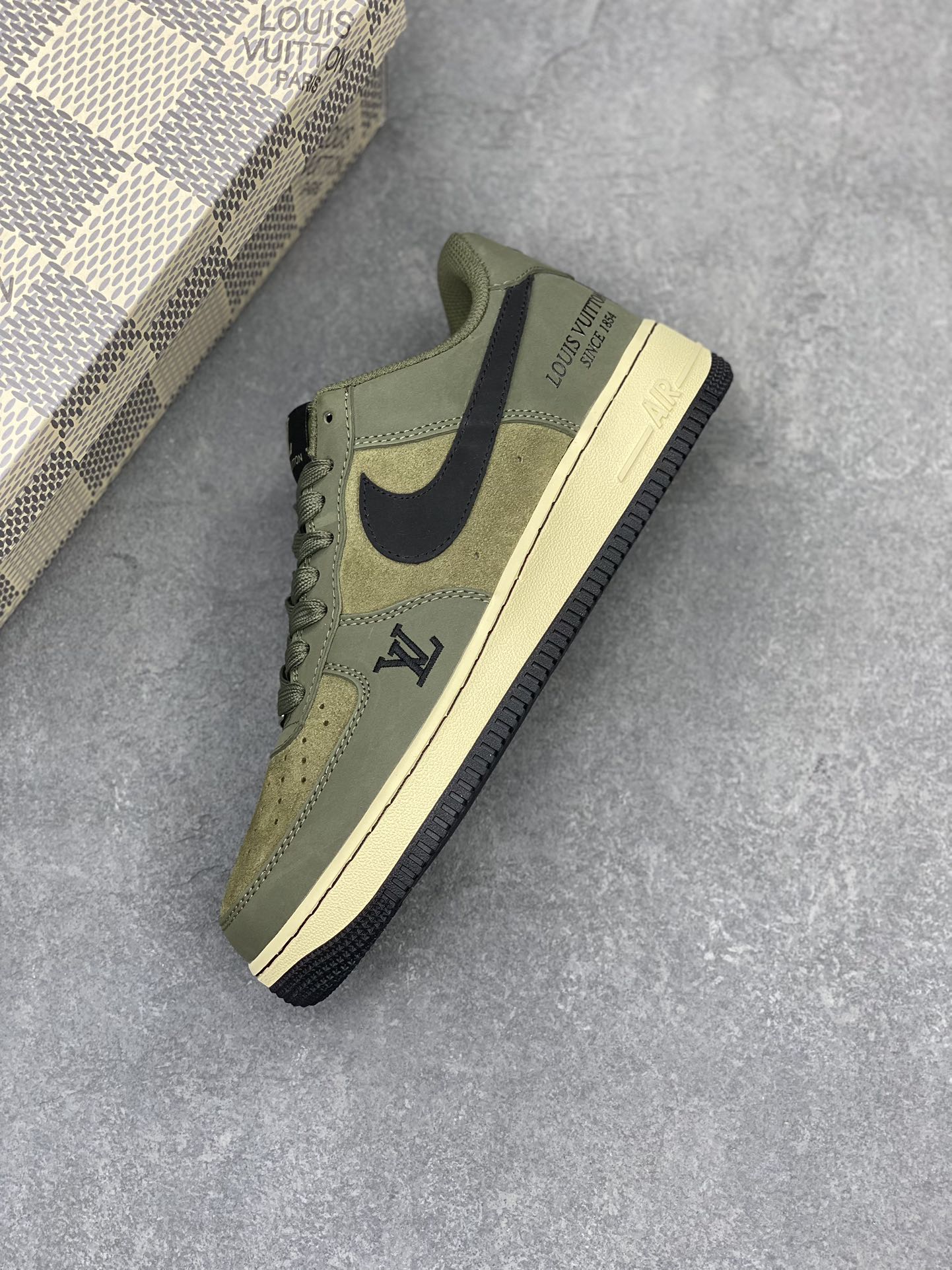 Nike Air Force 1 '07 Low Louis Vuitton Collab Sneakers - Military Green 8 i1712776916 3192 0