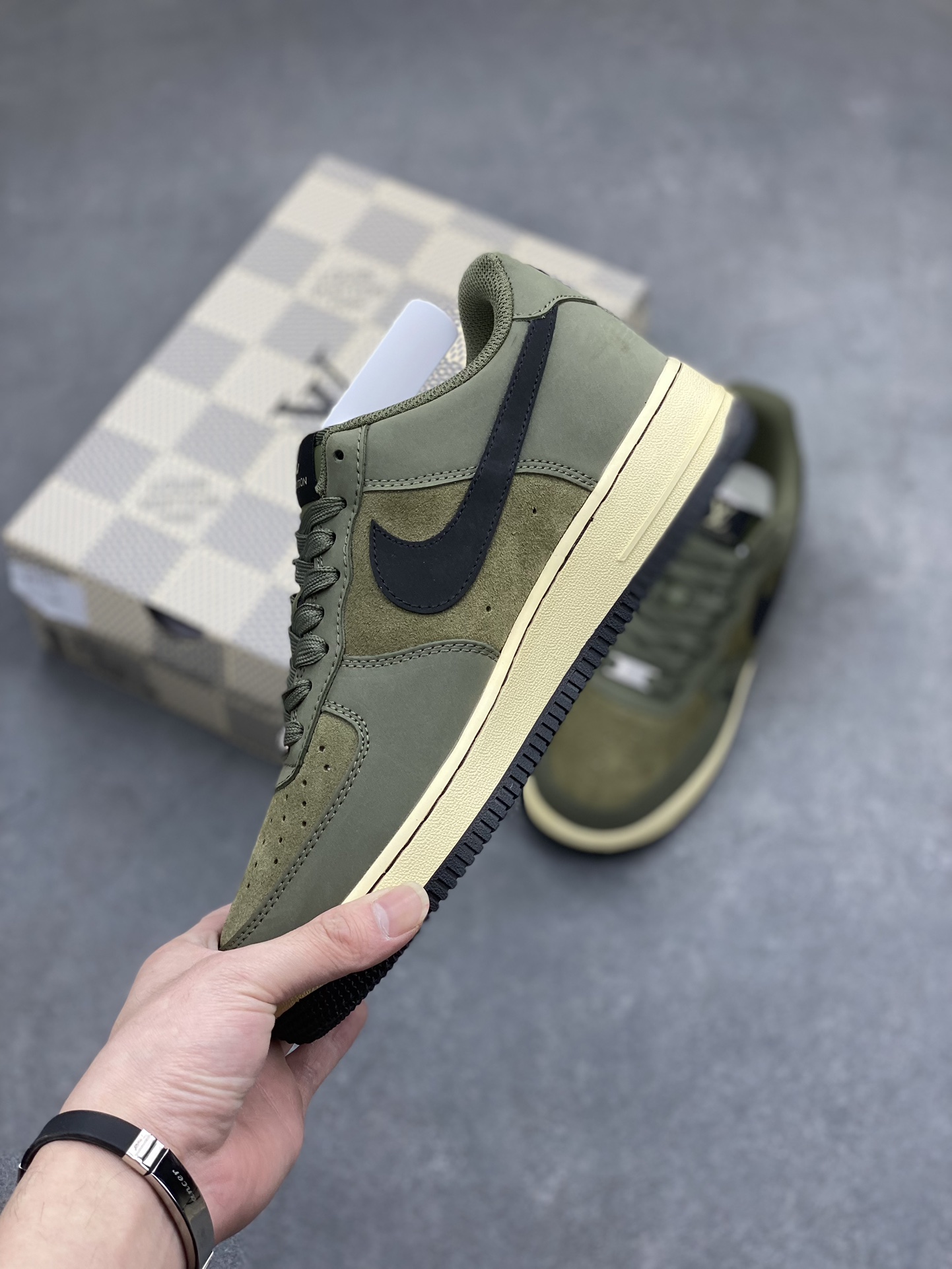Nike Air Force 1 '07 Low Louis Vuitton Collab Sneakers - Military Green 4 i1712776916 6586 3