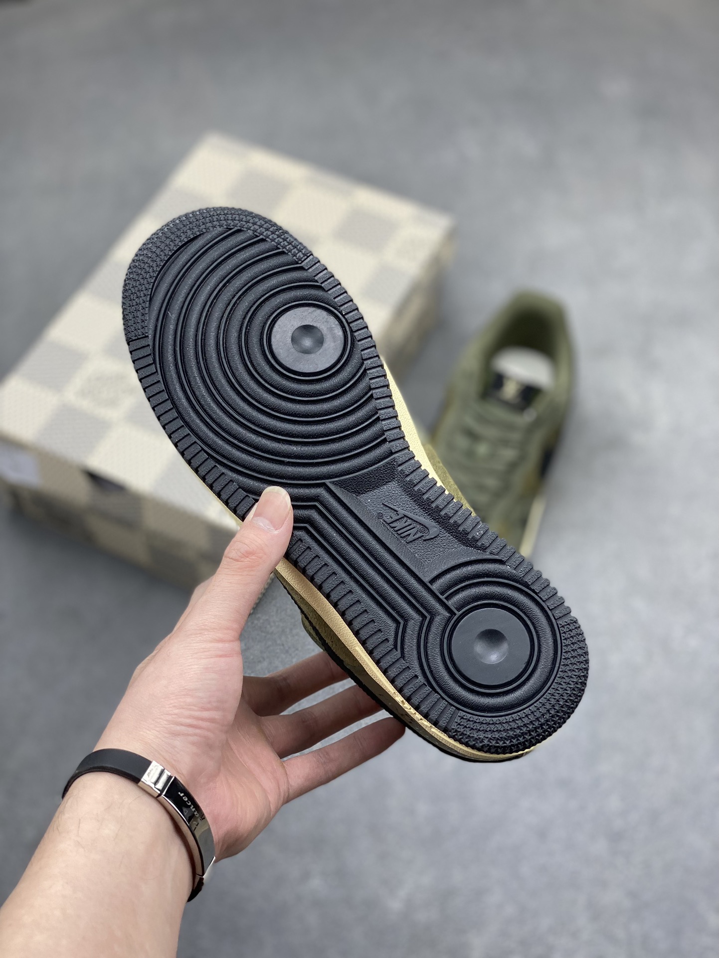 Nike Air Force 1 '07 Low Louis Vuitton Collab Sneakers - Military Green 7 i1712776916 8326 1