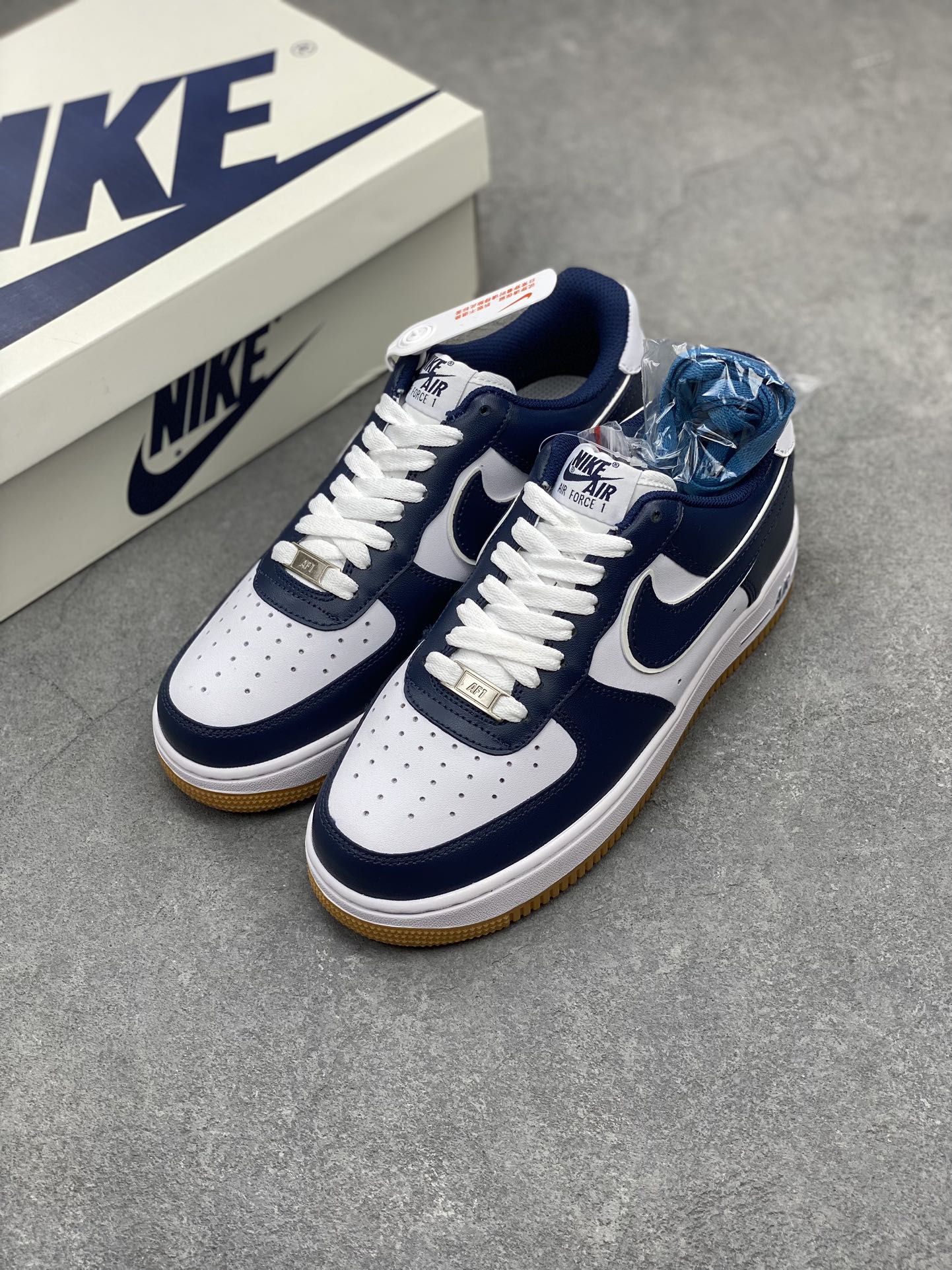 Nike Air Force 1 Low '07 White Deep Blue Sneakers 9 i1712942630 3012 7