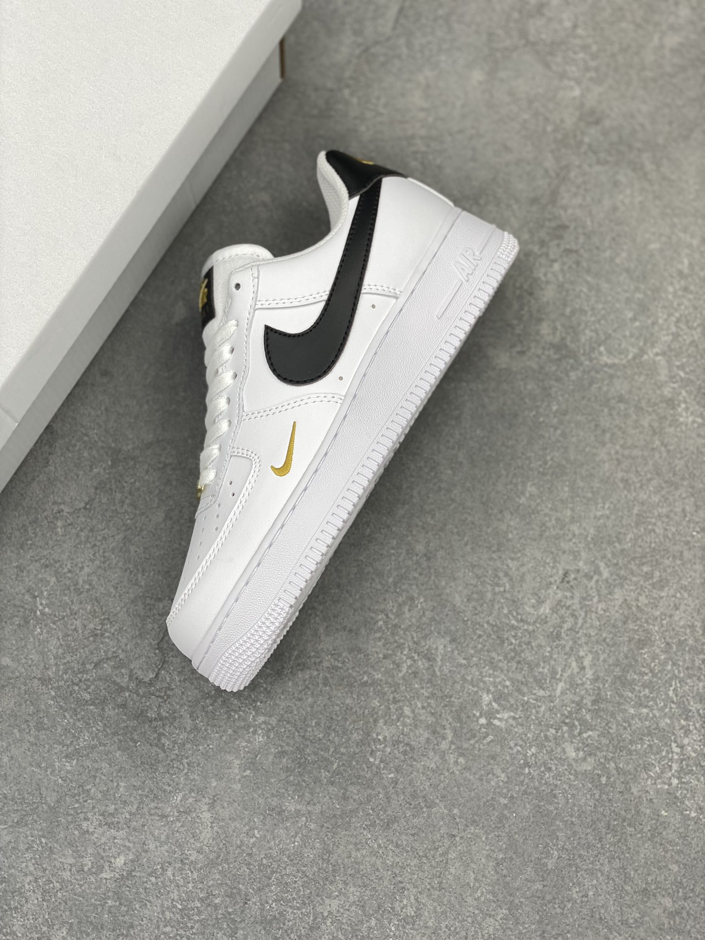 Nike Air Force 1 Low '07: Iconic Style & Comfort - Premium Leather Sneakers 8 i1713031559 1666 8