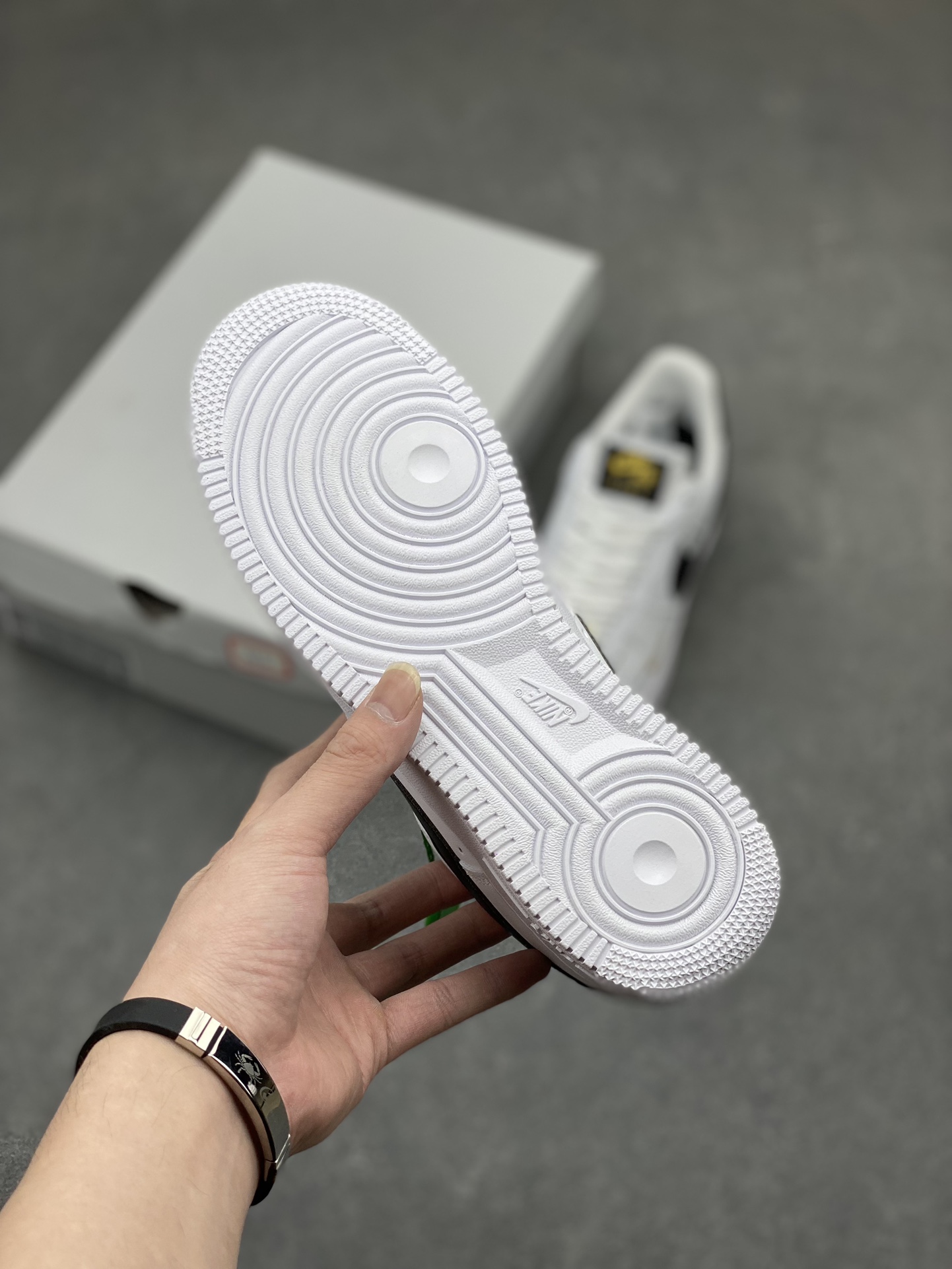 Nike Air Force 1 Low '07: Iconic Style & Comfort - Premium Leather Sneakers 7 i1713031559 3561 4