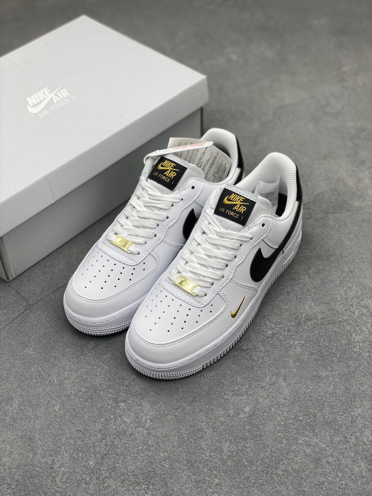 Nike Air Force 1 Low '07: Iconic Style & Comfort - Premium Leather Sneakers 9 i1713031559 6033 3