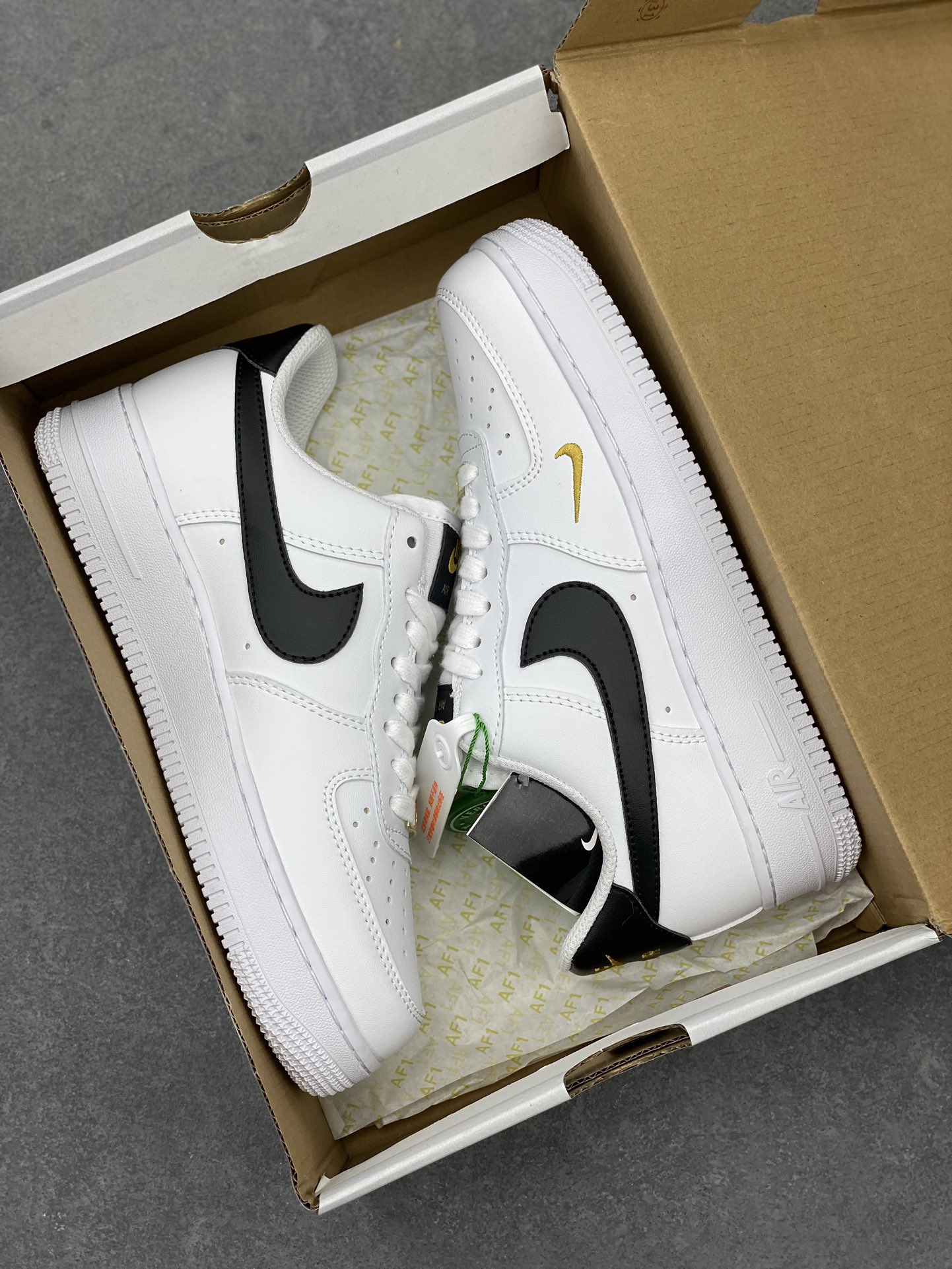 Nike Air Force 1 Low '07: Iconic Style & Comfort - Premium Leather Sneakers 10 i1713031559 637 0