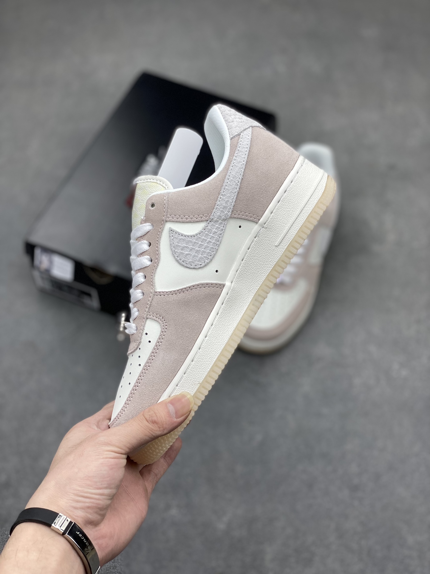 Nike Air Force 1 '07 Low Dragon Year - Premium Comfort & Style 4 i1713119224 6047 1