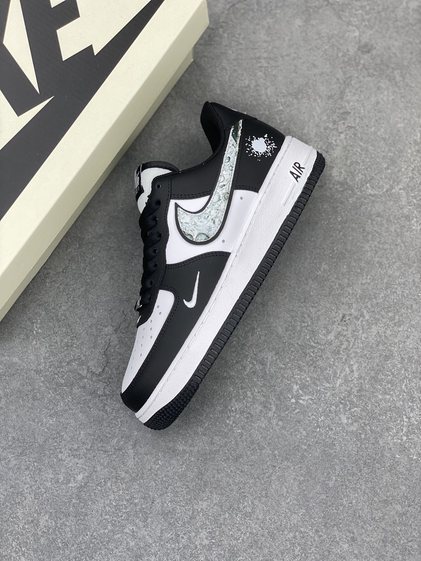 Nike Air Force 1 '07 Low Black White Casual Sneakers DV0788-002 8 i1713119358 1261 5