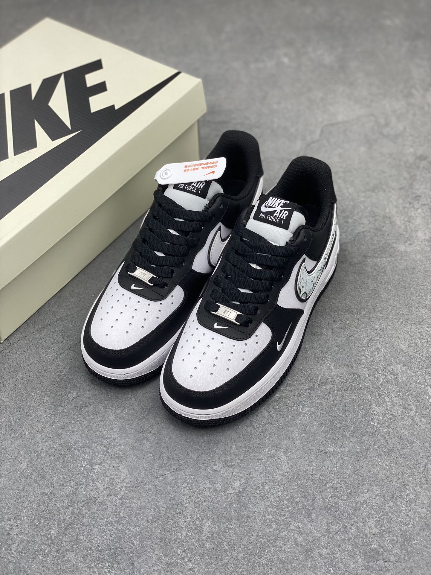 Nike Air Force 1 '07 Low Black White Casual Sneakers DV0788-002 9 i1713119358 3044 4