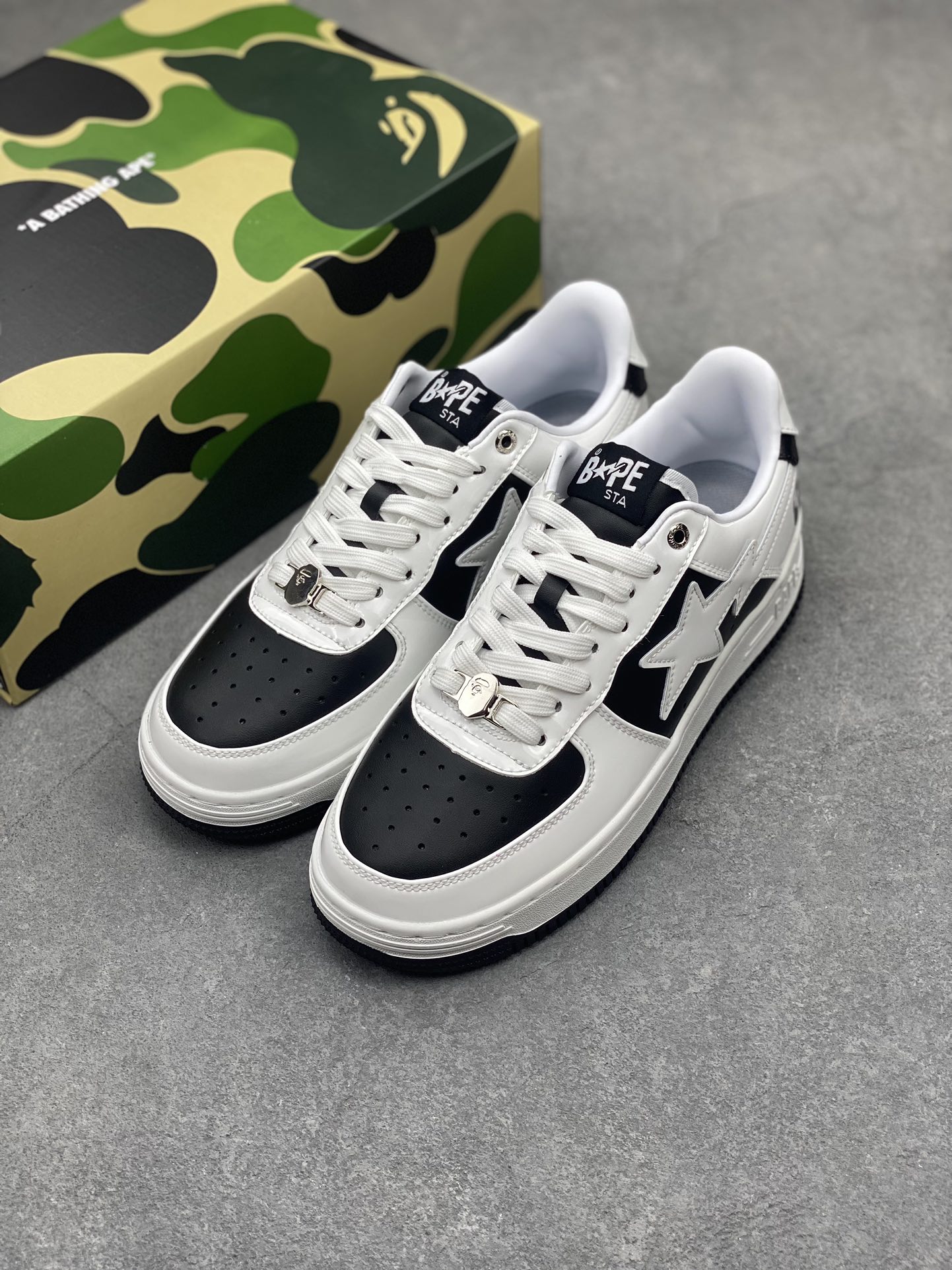 Bape Sk8 Sta To Nigo Low-Top Sneakers - Classic Style & Comfort 9 i1713211278 9790 1
