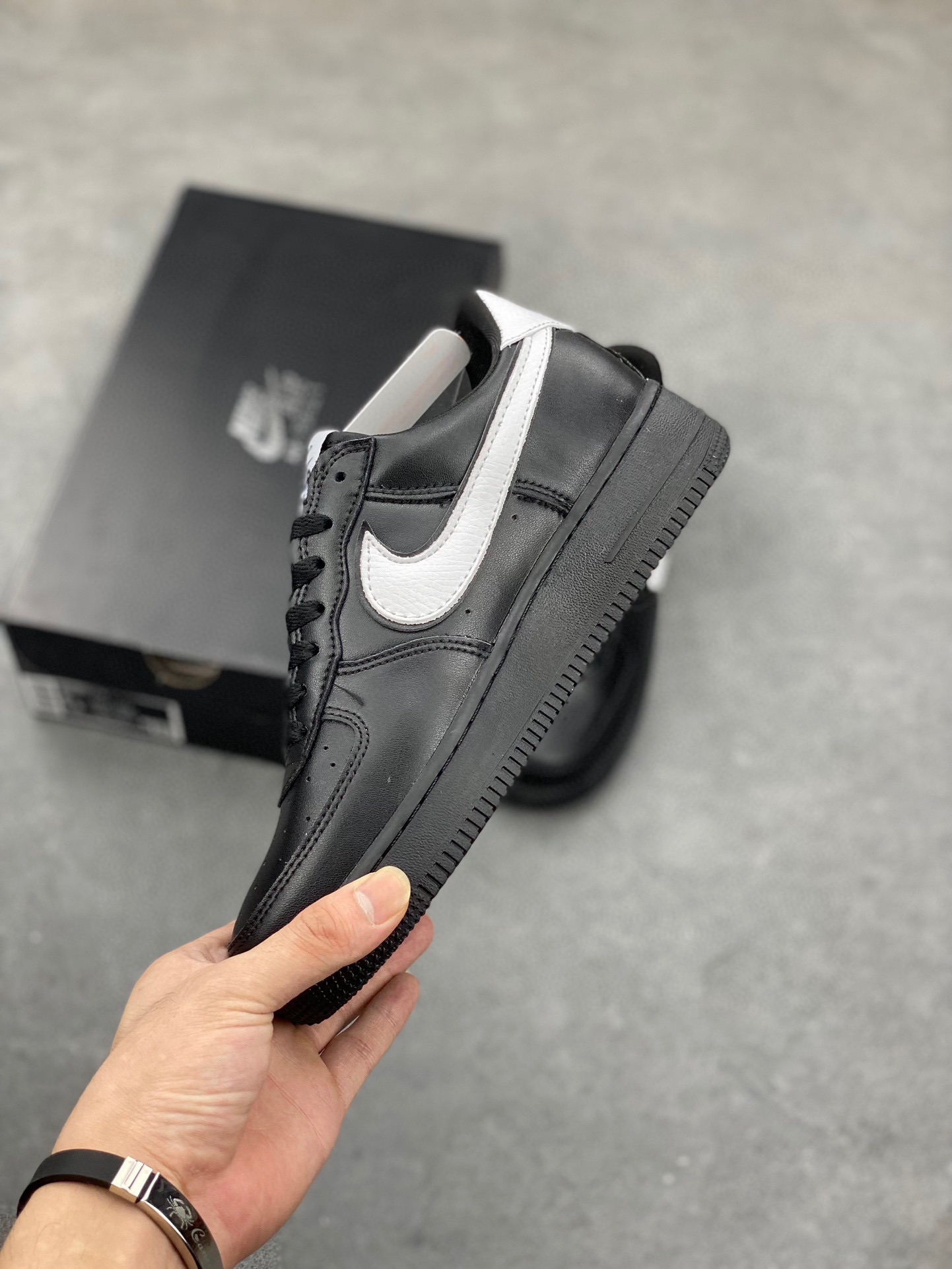 Nike Air Force 1 '07 Low-Top Sneakers - Black/White, Versatile & Comfortable 4 i1713474447 8084 1