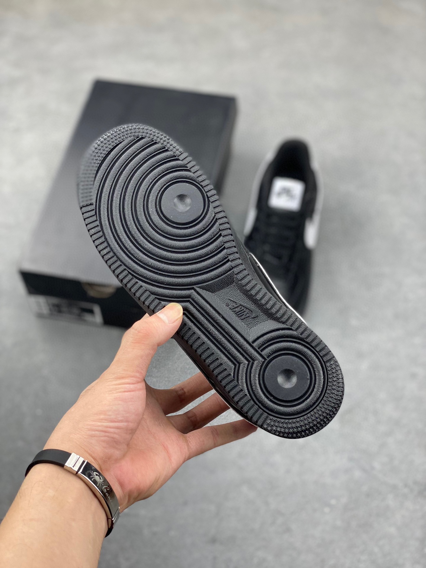 Nike Air Force 1 '07 Low-Top Sneakers - Black/White, Versatile & Comfortable 6 i1713474447 9766 3
