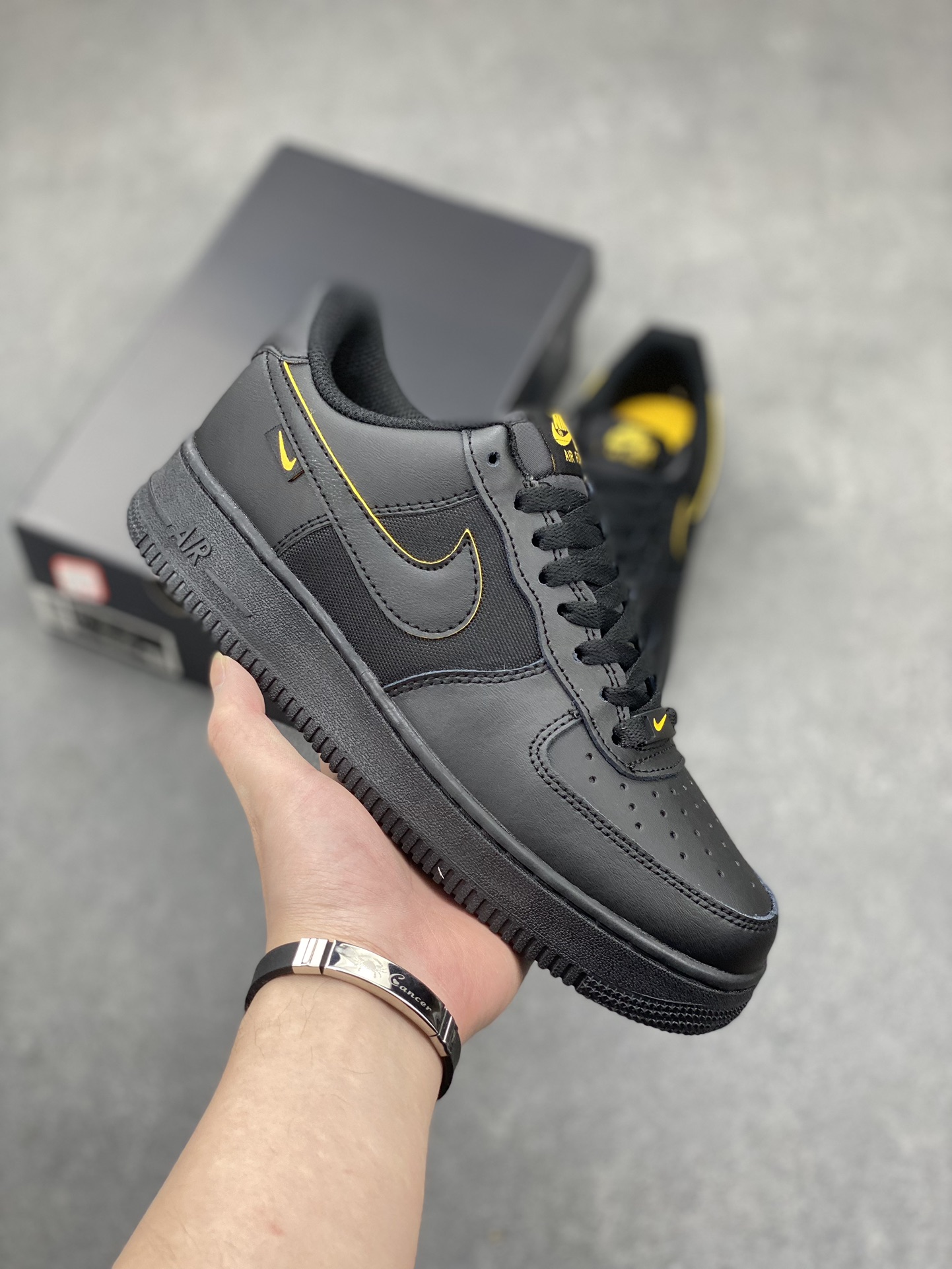 Nike Air Force 1 '07 Low Black/Gold Casual Sneakers FZ4617-001