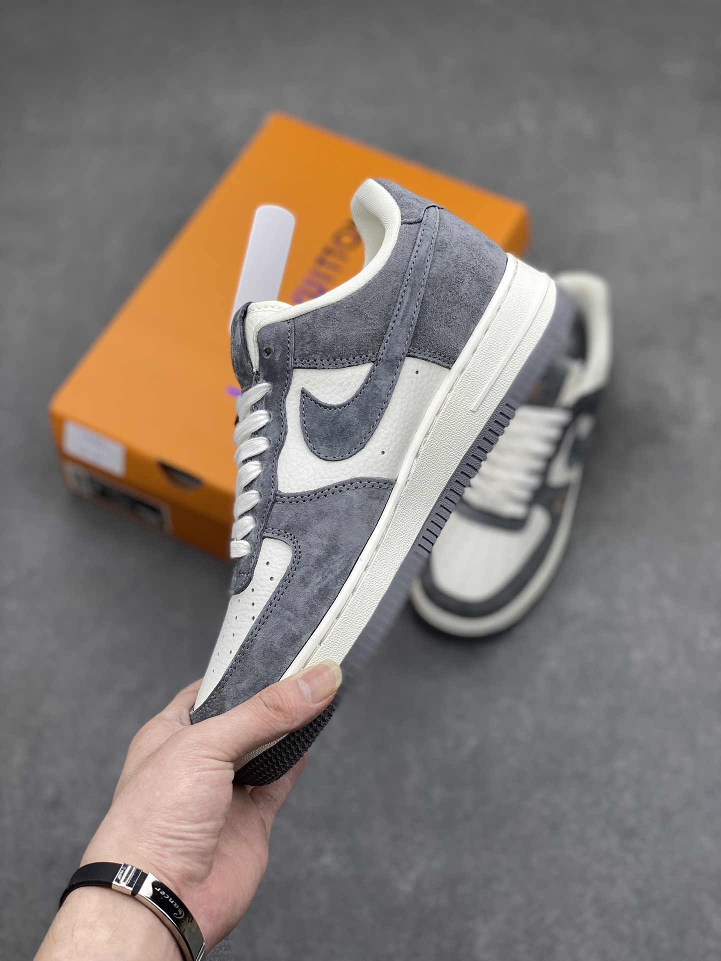 Nike Air Force 1 '07 Low Louis Vuitton Collab Sneakers - Limited Edition 4 i1713732791 1954 0