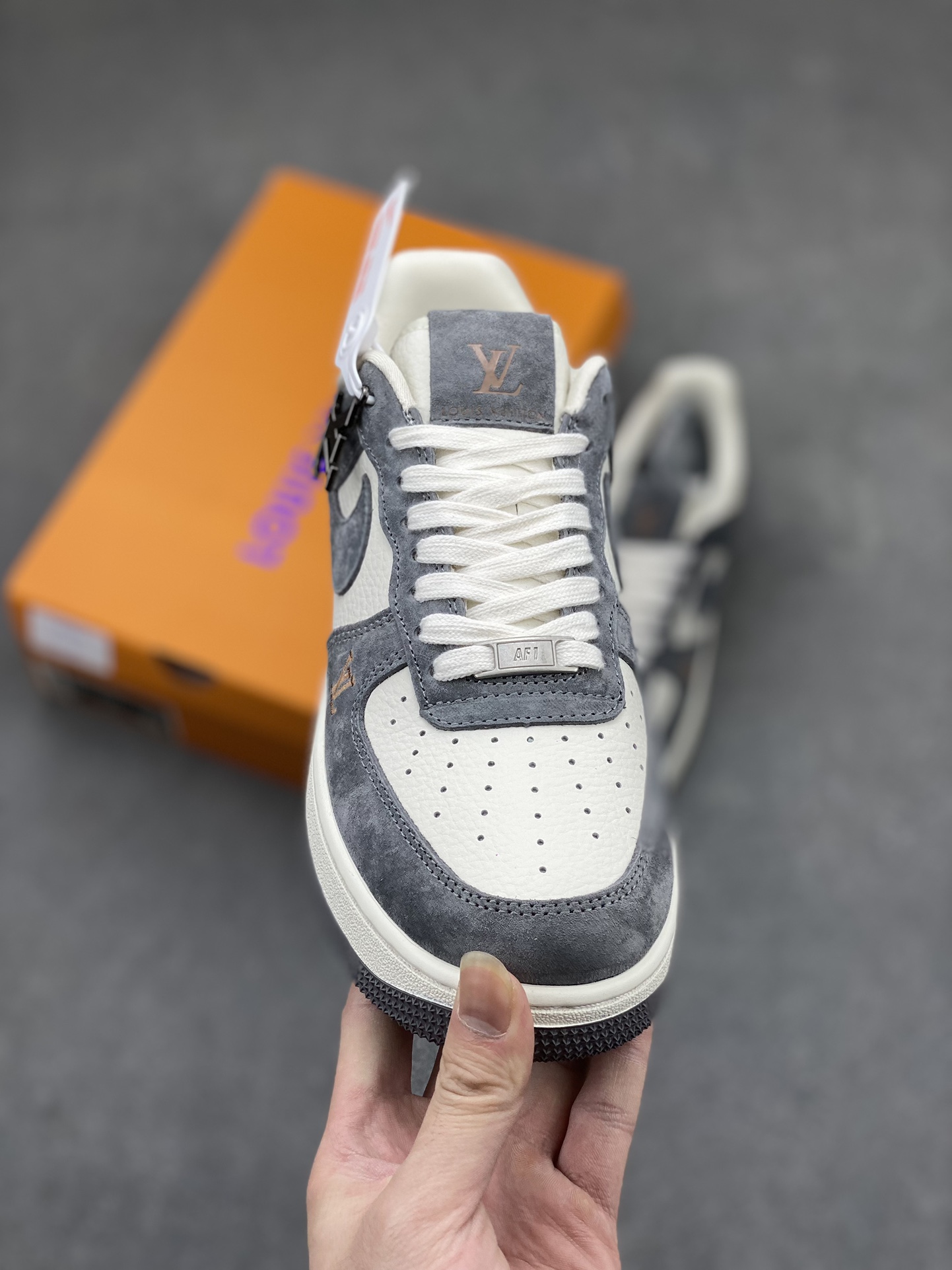 Nike Air Force 1 '07 Low Louis Vuitton Collab Sneakers - Limited Edition 3 i1713732791 2206 0