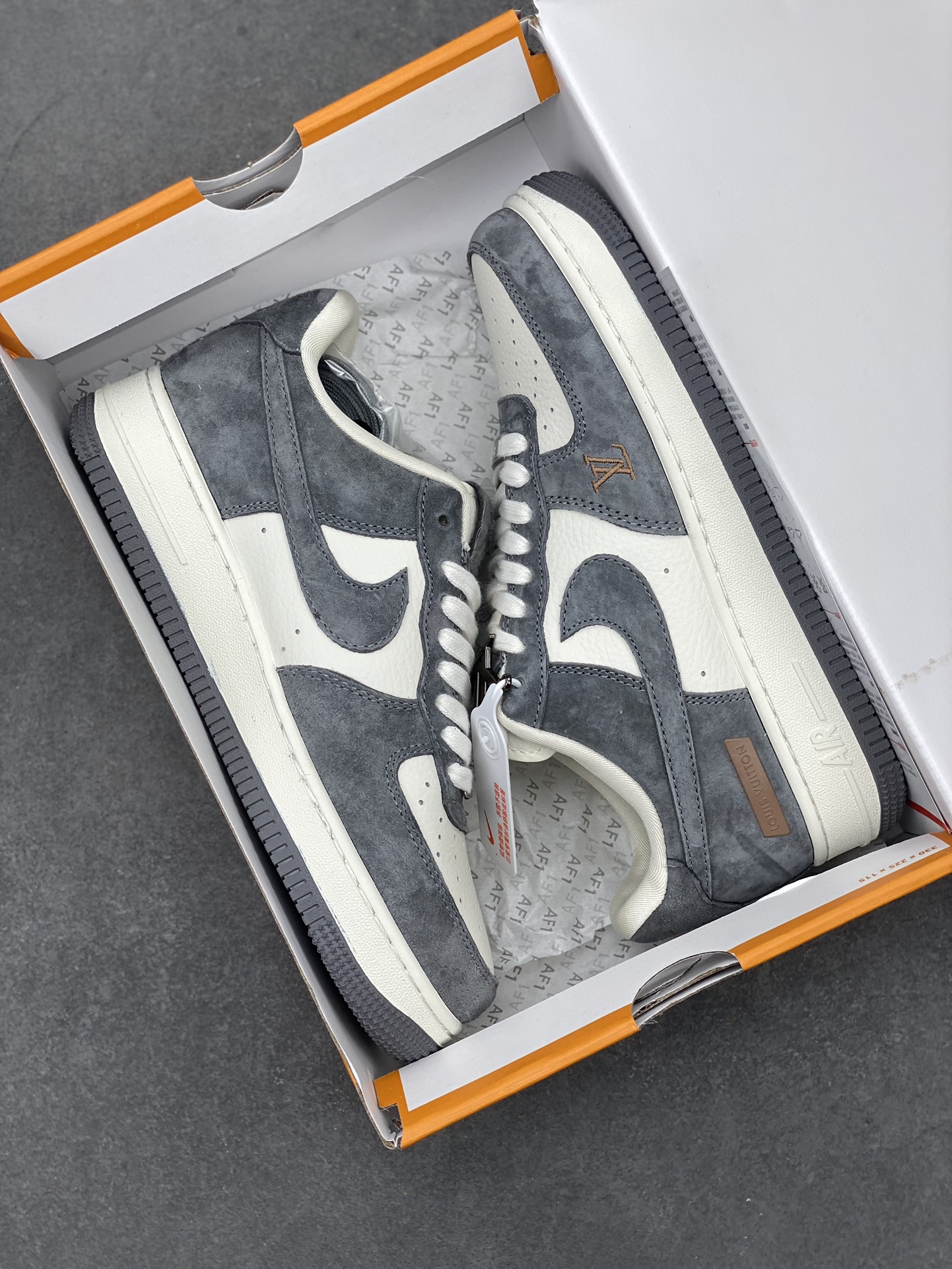 Nike Air Force 1 '07 Low Louis Vuitton Collab Sneakers - Limited Edition 10 i1713732791 347 0