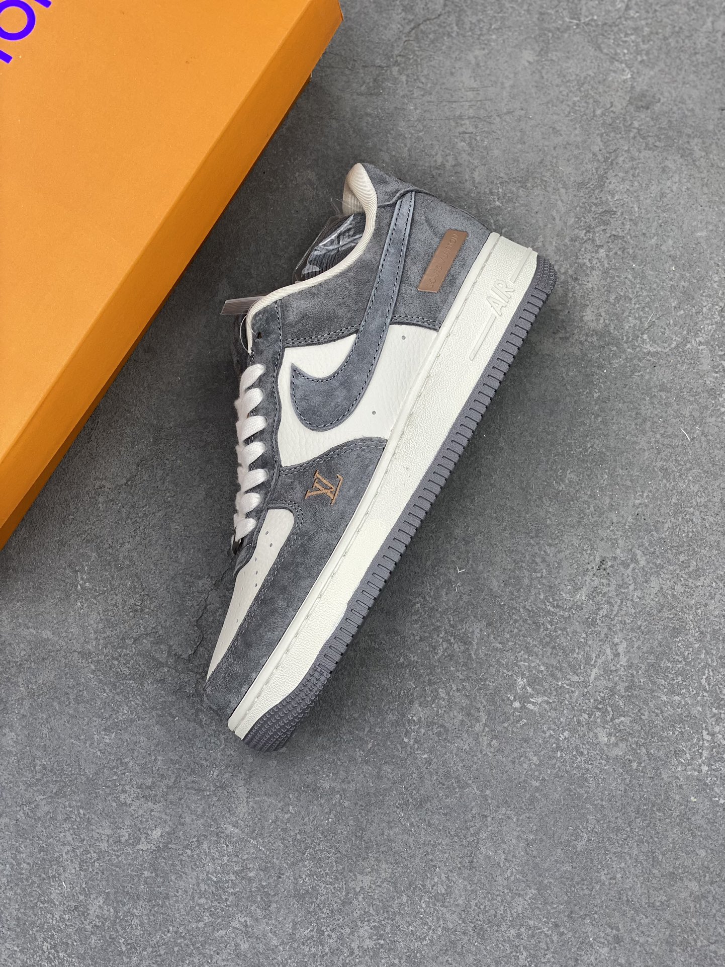 Nike Air Force 1 '07 Low Louis Vuitton Collab Sneakers - Limited Edition 8 i1713732791 6922 0