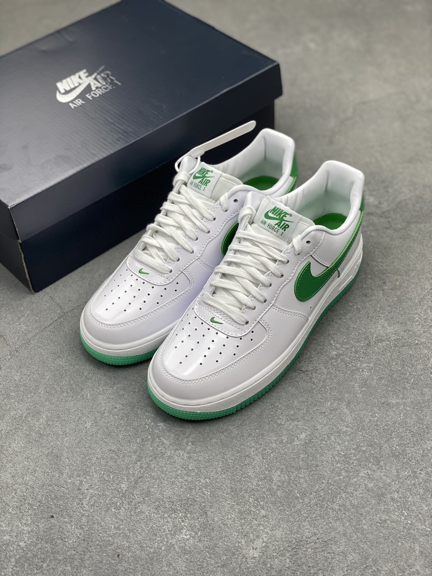 Nike Air Force 1 Low '07 White/Green Patent Leather - Classic Comfort 9 i1713995269 2618 4