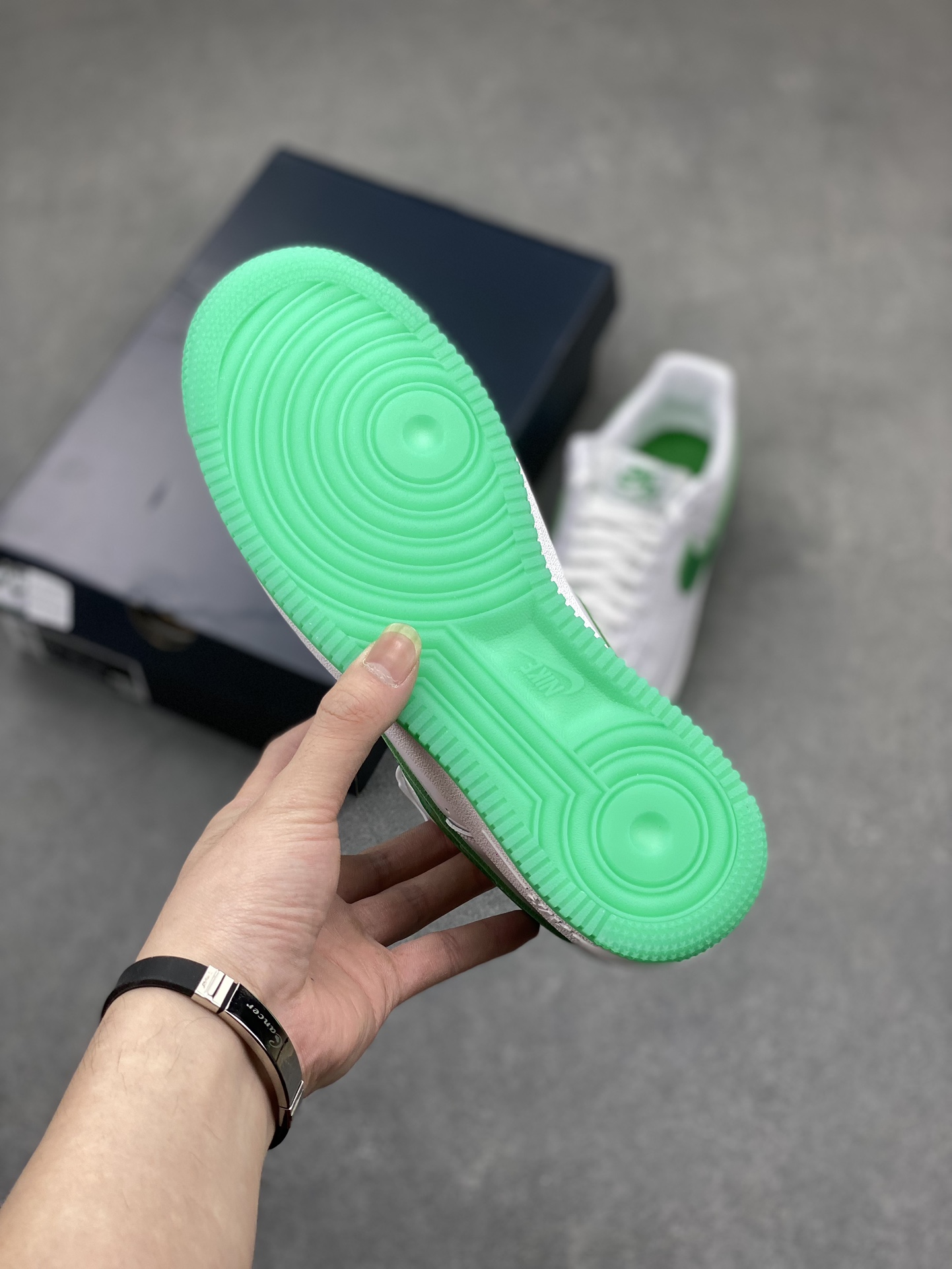 Nike Air Force 1 Low '07 White/Green Patent Leather - Classic Comfort 7 i1713995269 2716 2