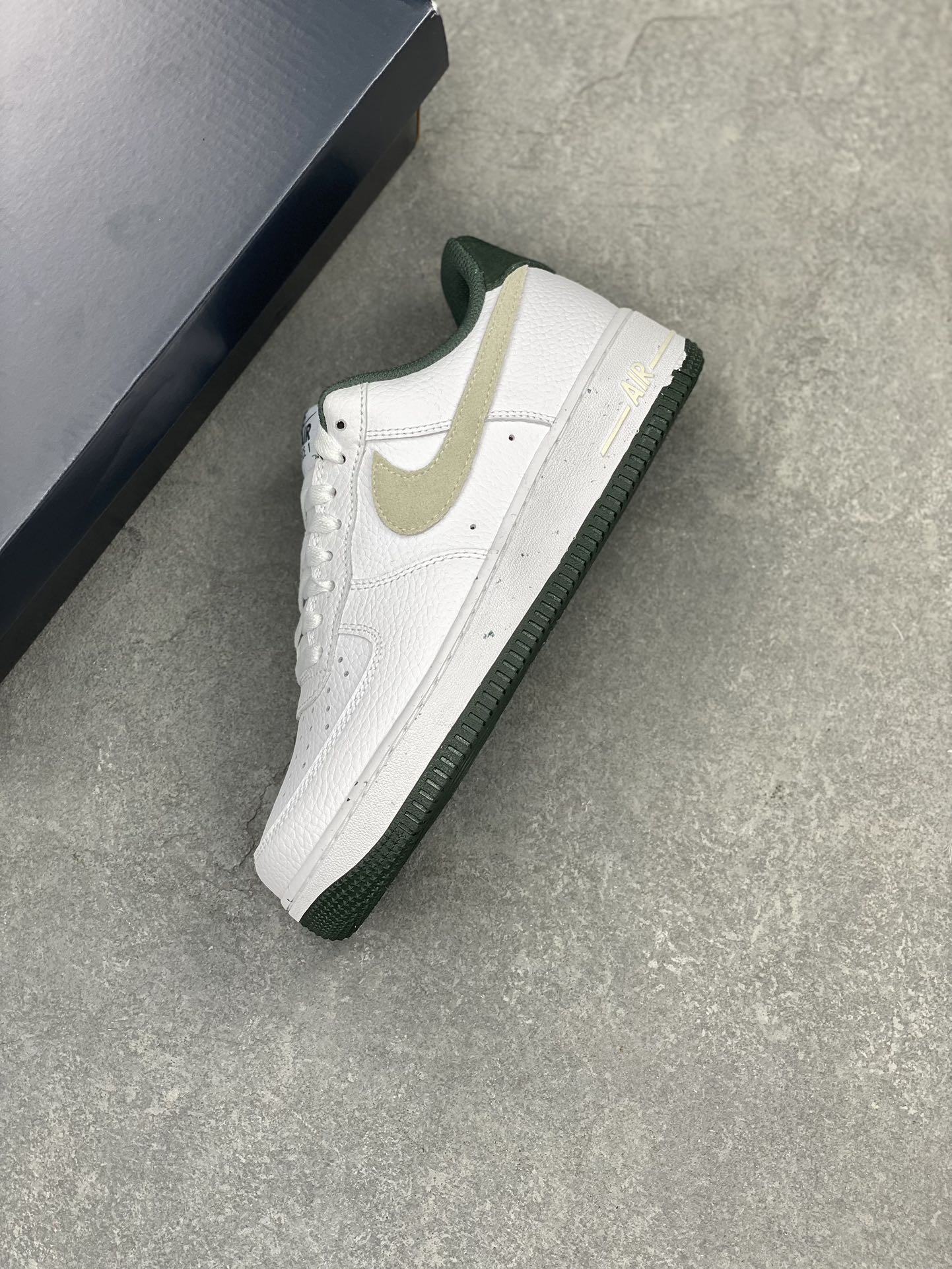 Nike Air Force 1 Low '07 White/Medium Olive Men's Sneakers HF1939-100 8 i1713995504 2460 2