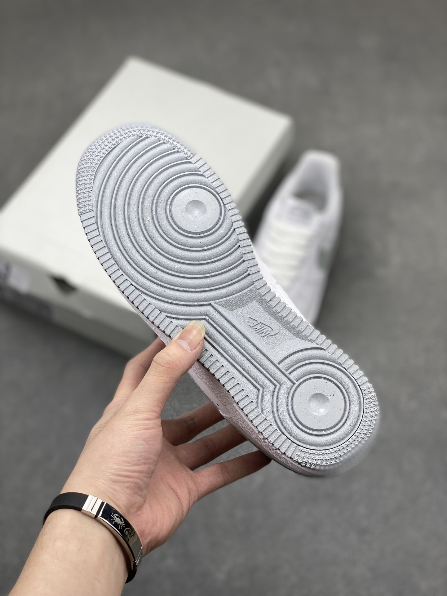 Nike Air Force 1 Low '07 White/Grey - Iconic Style, Ultimate Comfort 7 i1714161378 2372 2