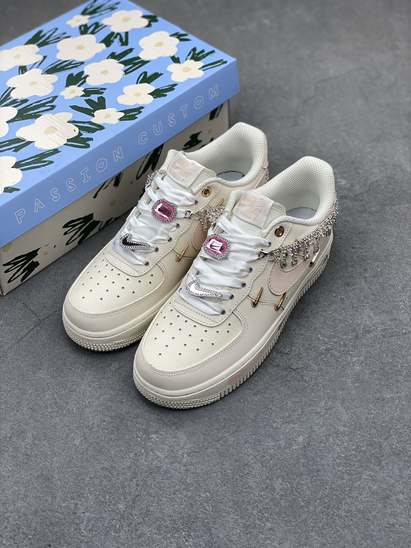 Nike Air Force 1 Low Custom Sneakers with Diamond Chain - FV1122-333 9 i1714161436 3823 2
