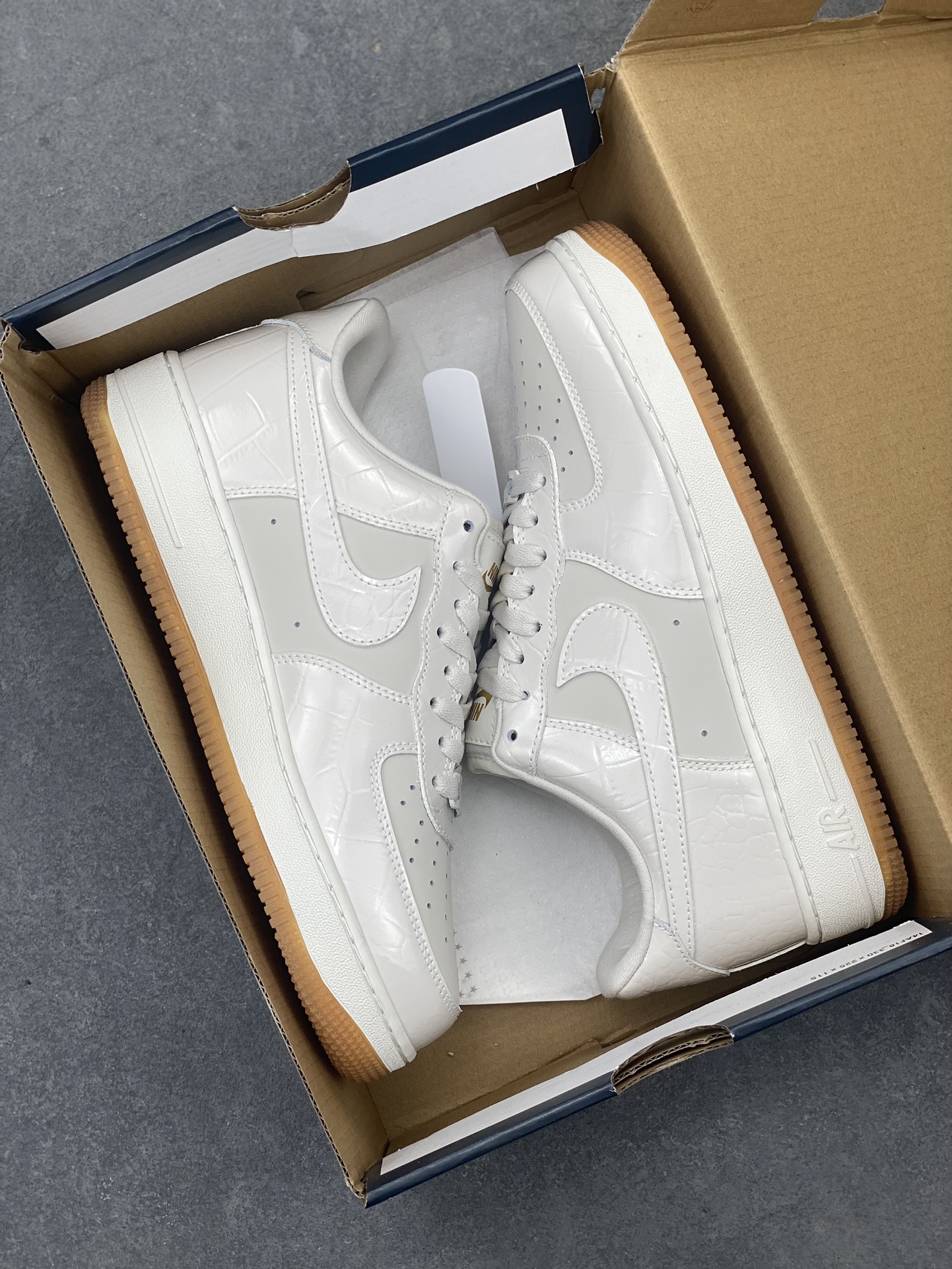 Nike Air Force 1 '07 Low Casual Shoes - Clean, Comfortable, and Stylish 10 i1714339097 7238 0