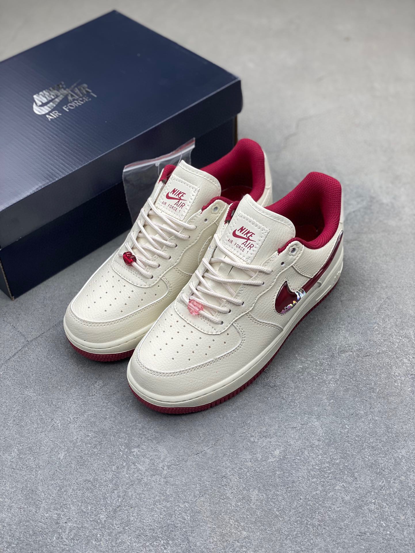 Nike Air Force 1 '07 Low Valentine's Day Edition - Classic Style & Comfort 9 i1714340737 6126 0