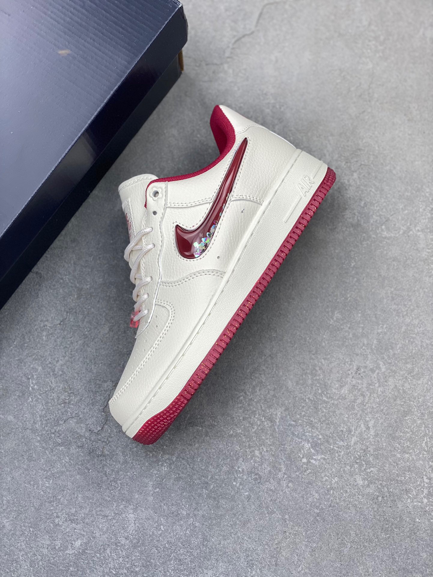 Nike Air Force 1 '07 Low Valentine's Day Edition - Classic Style & Comfort 8 i1714340737 9667 0