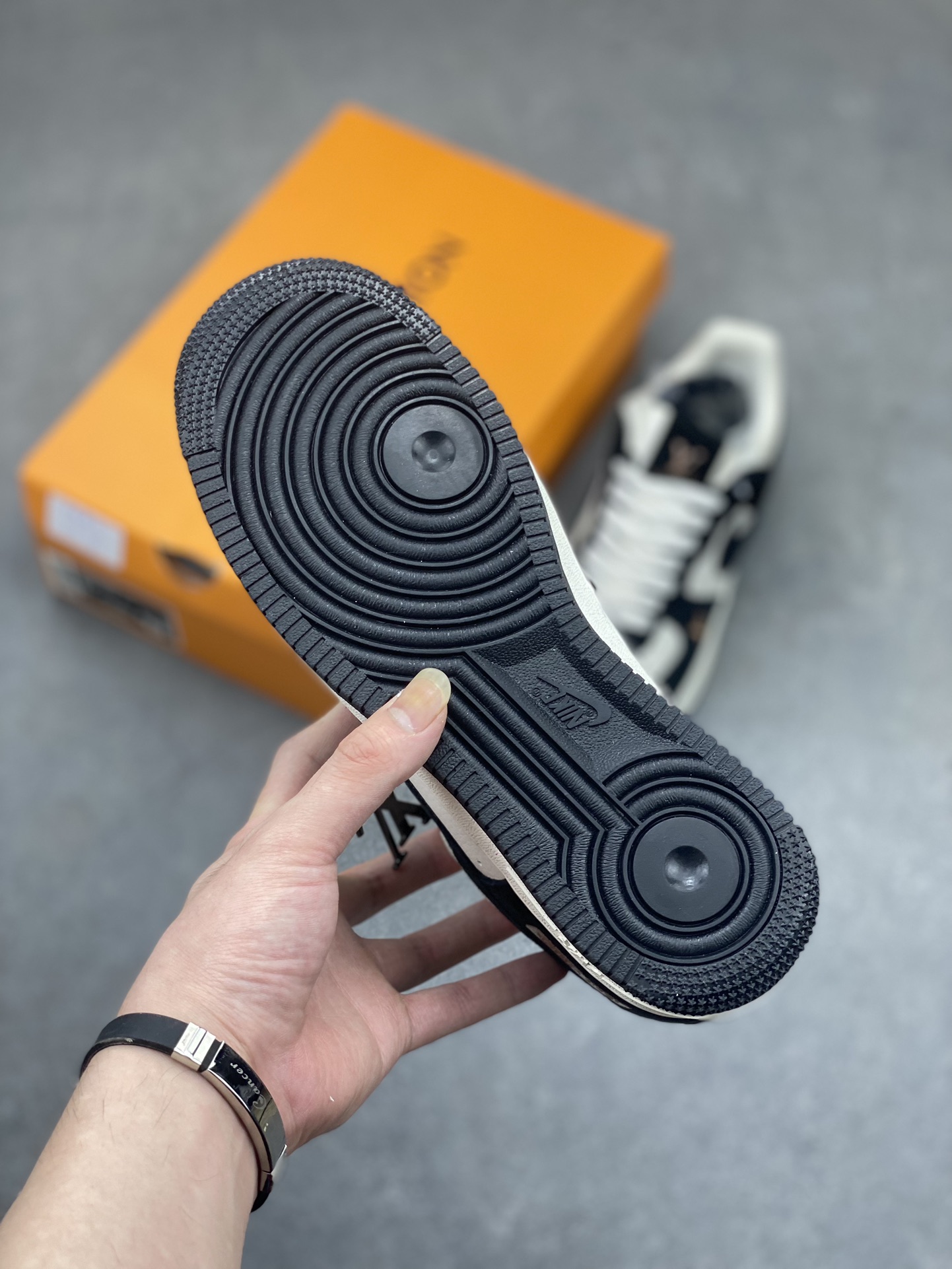 Nike Air Force 1 '07 Low Louis Vuitton Collab Sneakers - Black/White 7 i1714426931 2823 4