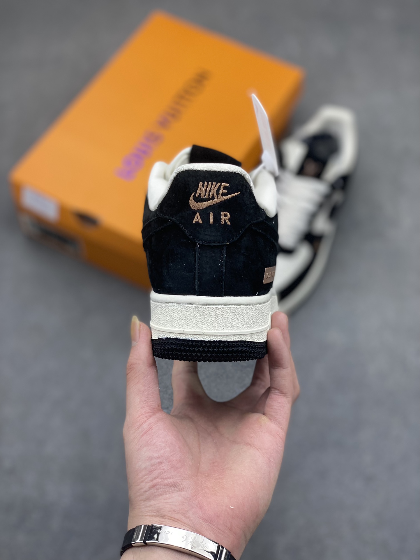 Nike Air Force 1 '07 Low Louis Vuitton Collab Sneakers - Black/White 5 i1714426931 8938 2