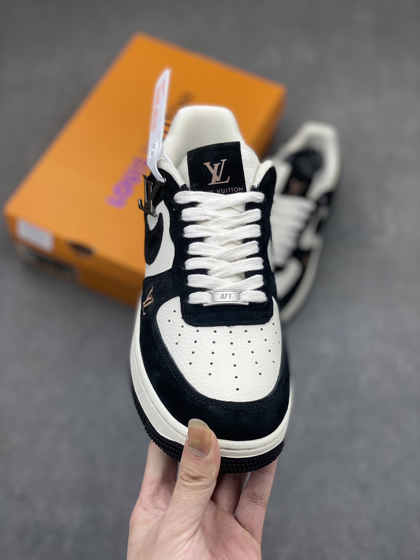 Nike Air Force 1 '07 Low Louis Vuitton Collab Sneakers - Black/White 3 i1714426932 5249 8