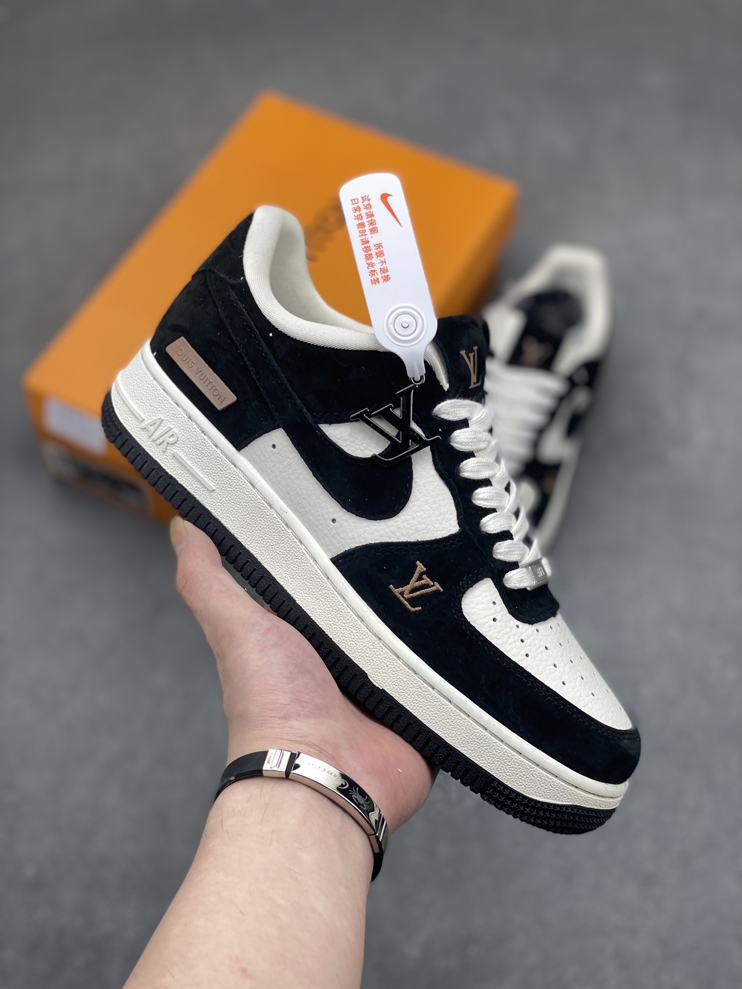 Nike Air Force 1 '07 Low Louis Vuitton Collab Sneakers - Black/White 2 i1714426932 9881 5