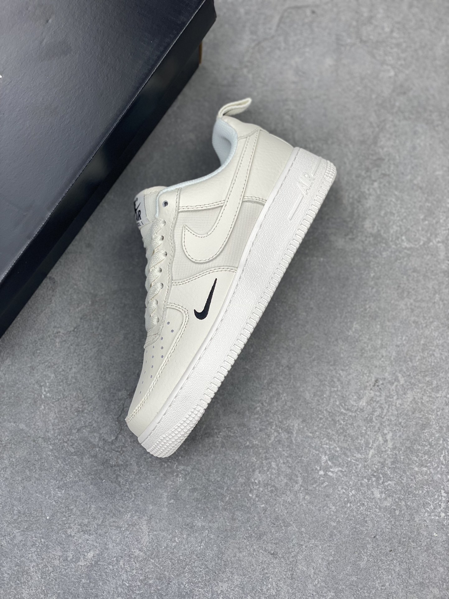 Nike Air Force 1 '07 Low: Versatile, Comfortable, and Stylish Sneakers 8 i1714669857 2472 6