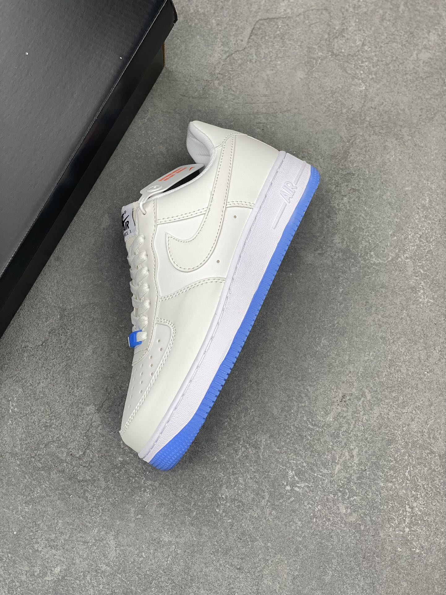 Nike Air Force 1 UV Reactive Color Change White Sneakers DA8301-100 8 i1714772403 1856 5