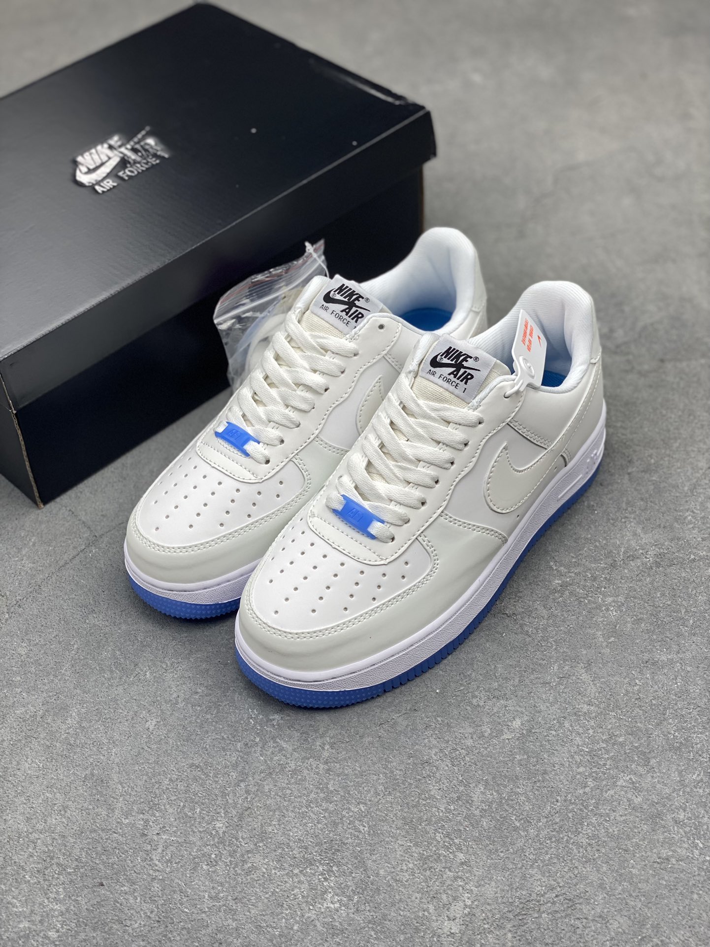 Nike Air Force 1 UV Reactive Color Change White Sneakers DA8301-100 9 i1714772403 3022 6