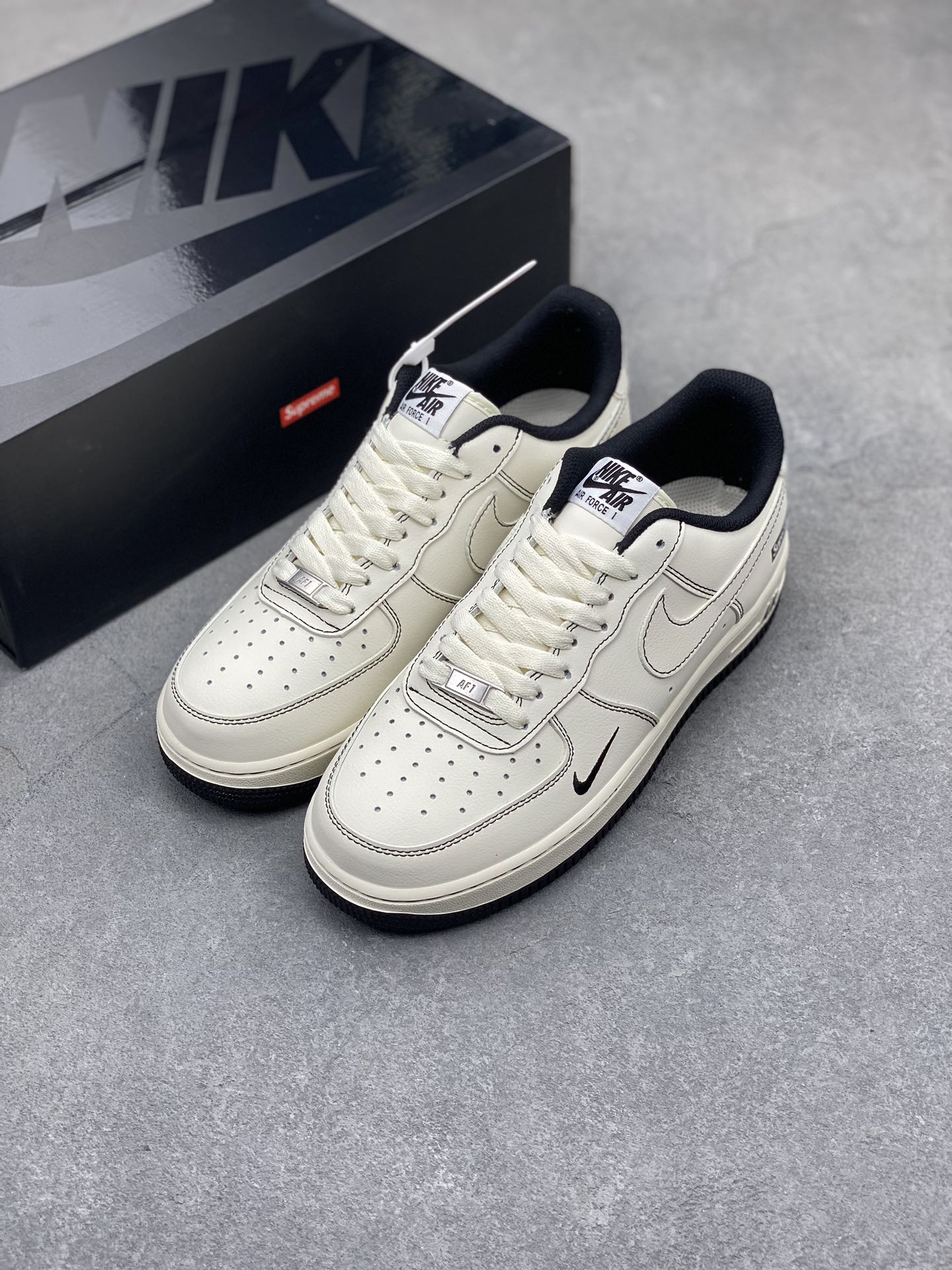 Nike Air Force 1 '07 Low Casual Sneakers - Supreme Edition 9 i1715116337 4146 4