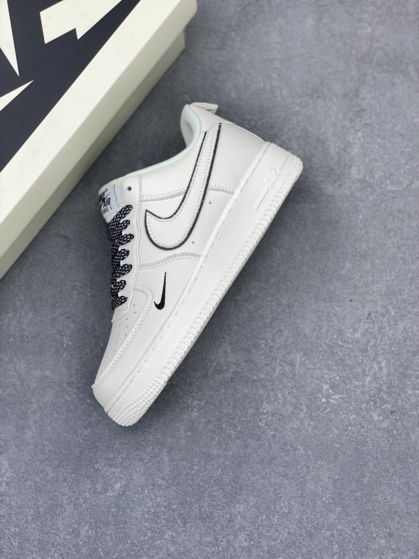 Nike Air Force 1 Low '07 Classic Black Swoosh Reflective Sneakers 8 i1715286048 8200 7