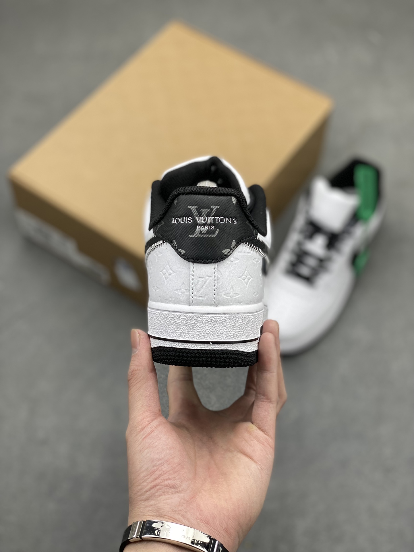 Louis Vuitton x Nike Air Force 1 Low White/Black Sneakers 5 i1715286299 2724 3