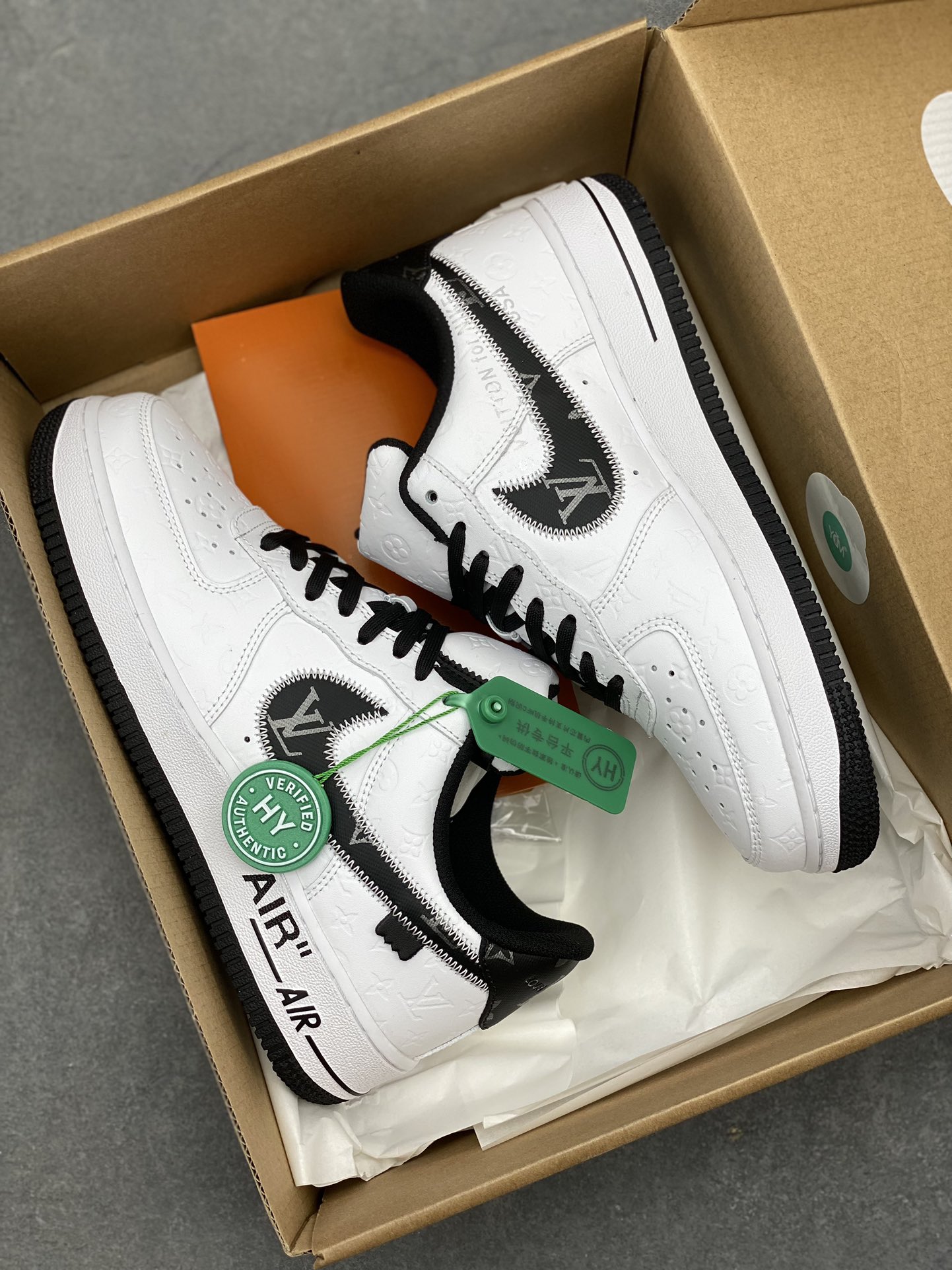 Louis Vuitton x Nike Air Force 1 Low White/Black Sneakers 10 i1715286299 4405 2