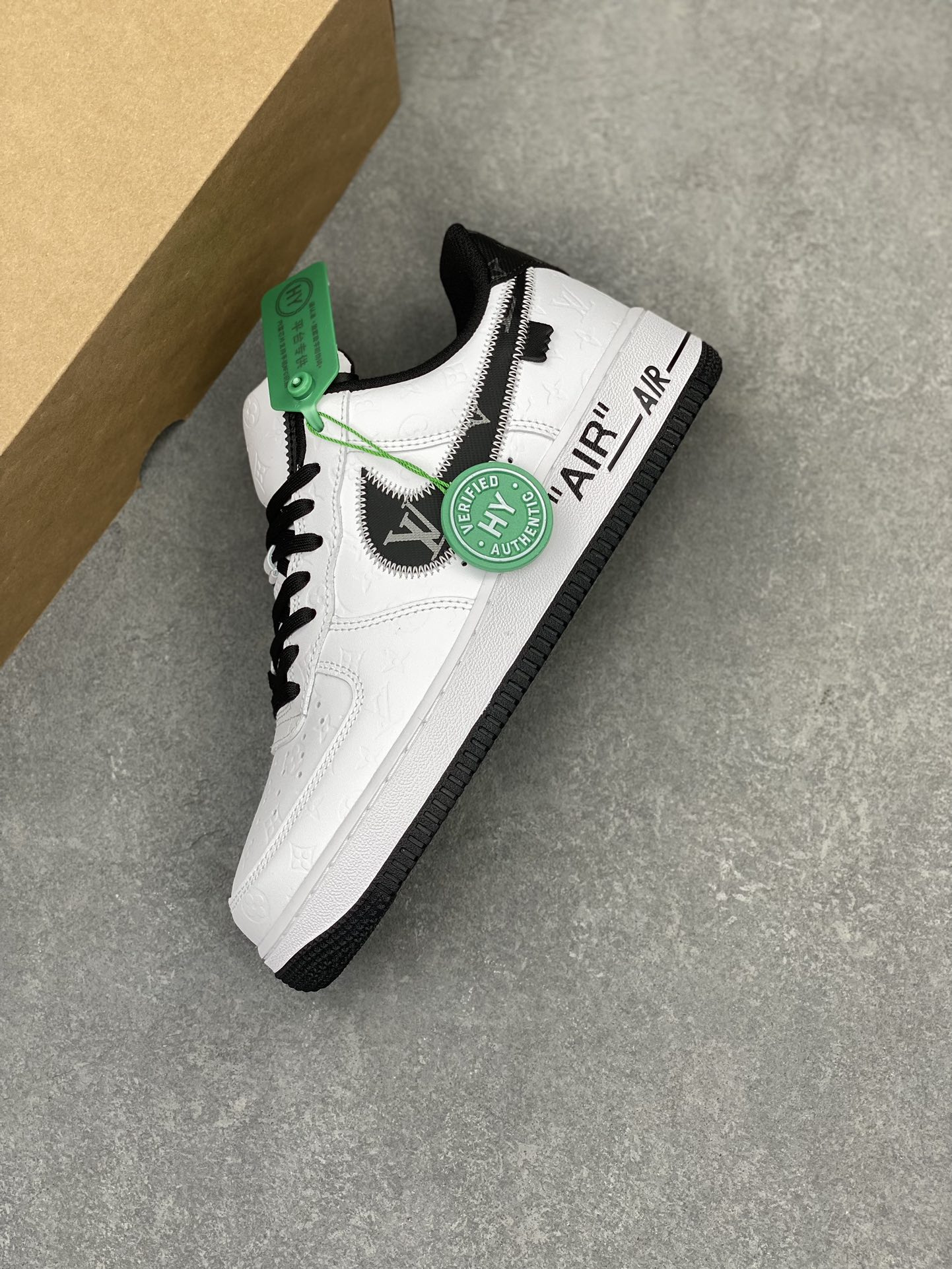 Louis Vuitton x Nike Air Force 1 Low White/Black Sneakers 8 i1715286300 8725 8