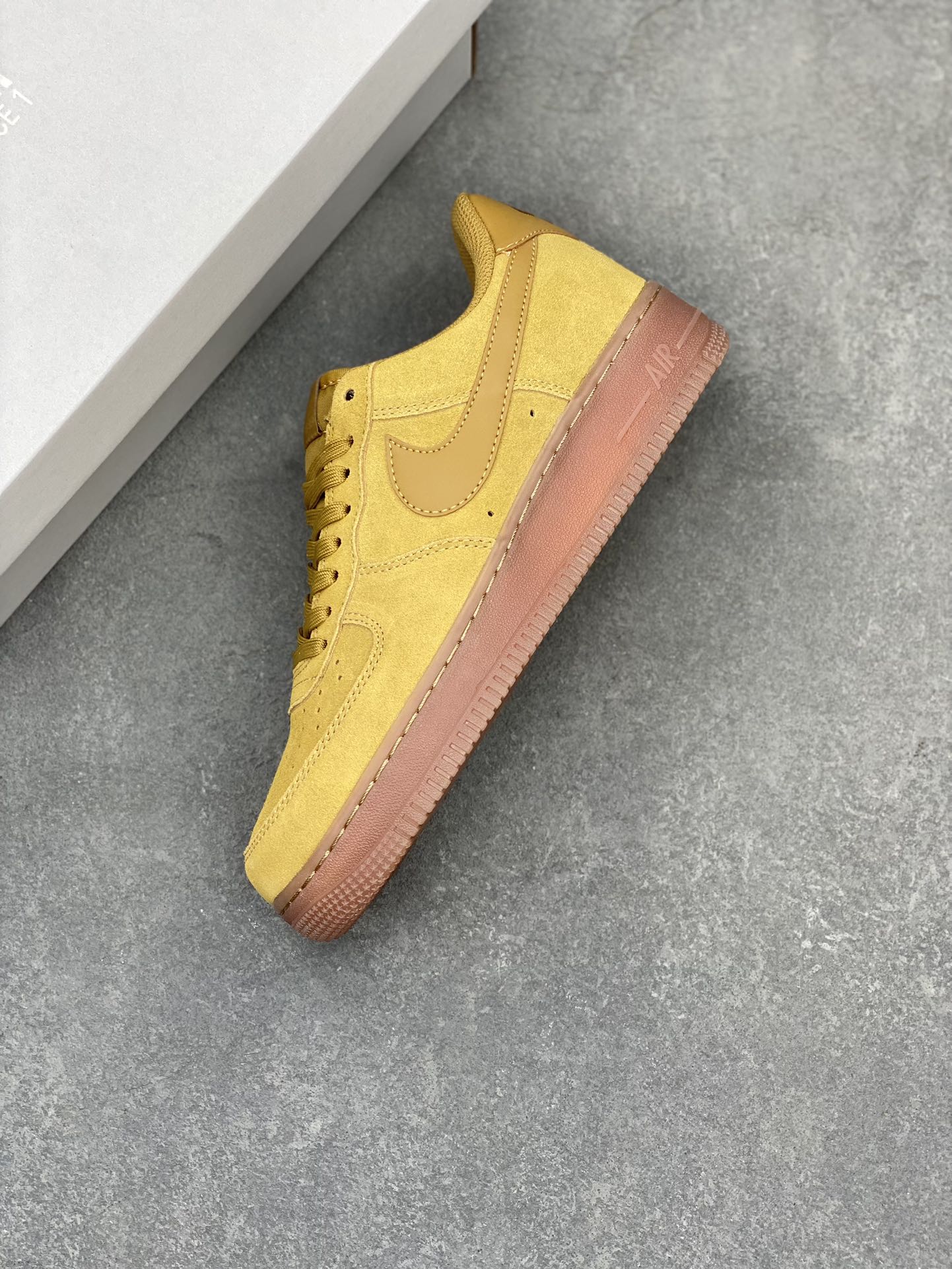 Nike Air Force 1 '07 Low Suede Wheat Gold Caramel Sneakers BQ5485-700 8 i1715286434 1385 1