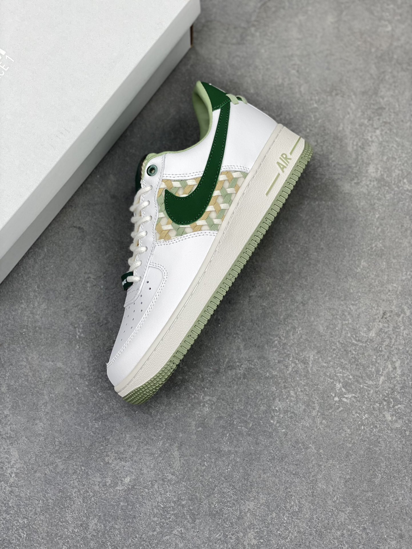 Nike Air Force 1 Low White Woven Bamboo Sneakers FN0369-100 8 i1715286599 8200 8