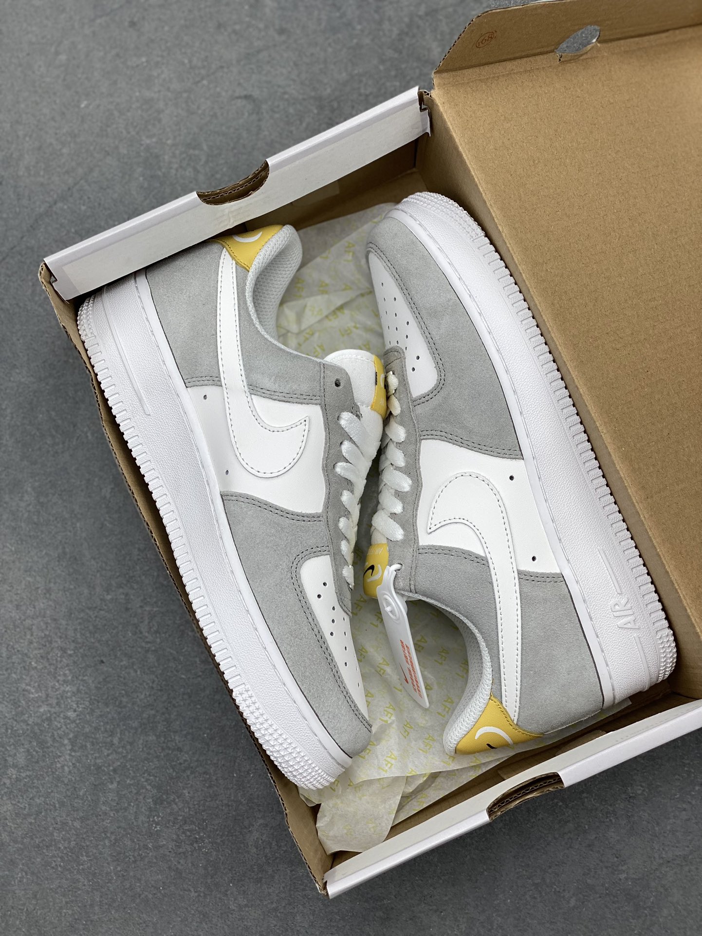 Nike Air Force 1 '07 Low Grey/White/Yellow - Premium Comfort & Style 10 i1715286975 4155 5