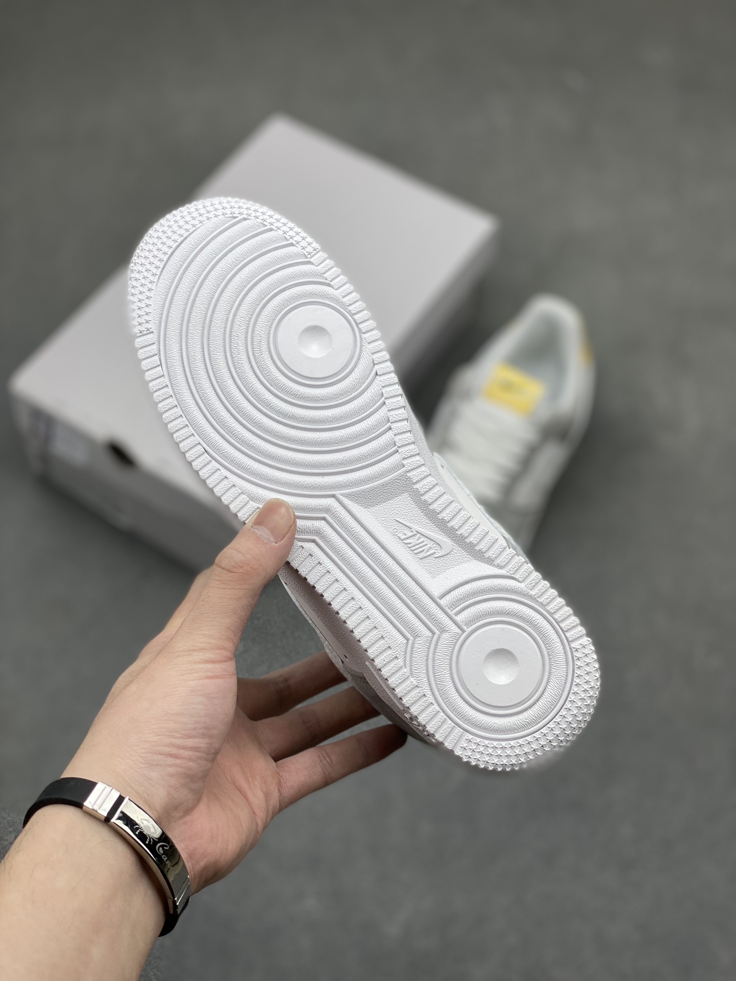 Nike Air Force 1 '07 Low Grey/White/Yellow - Premium Comfort & Style 7 i1715286975 5543 6